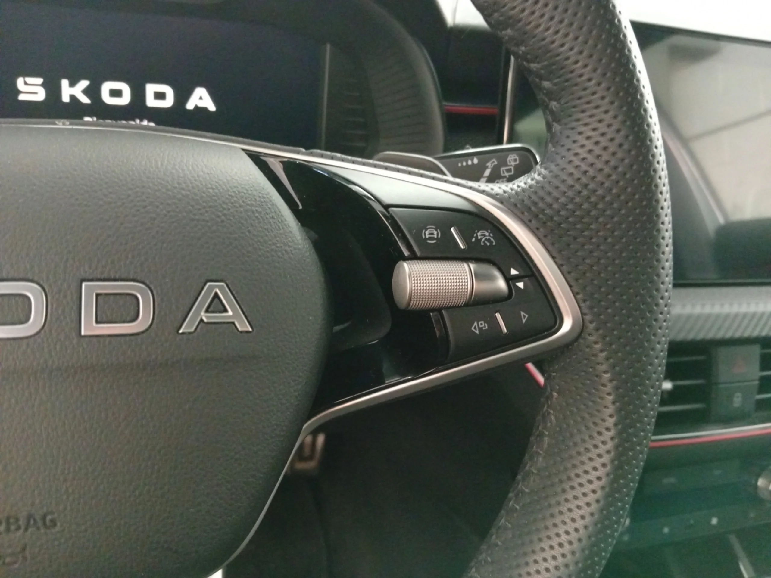 SKODA KAMIQ 1.5 TSI 110KW (150CV) DSG MONTE CARLO - Foto 9