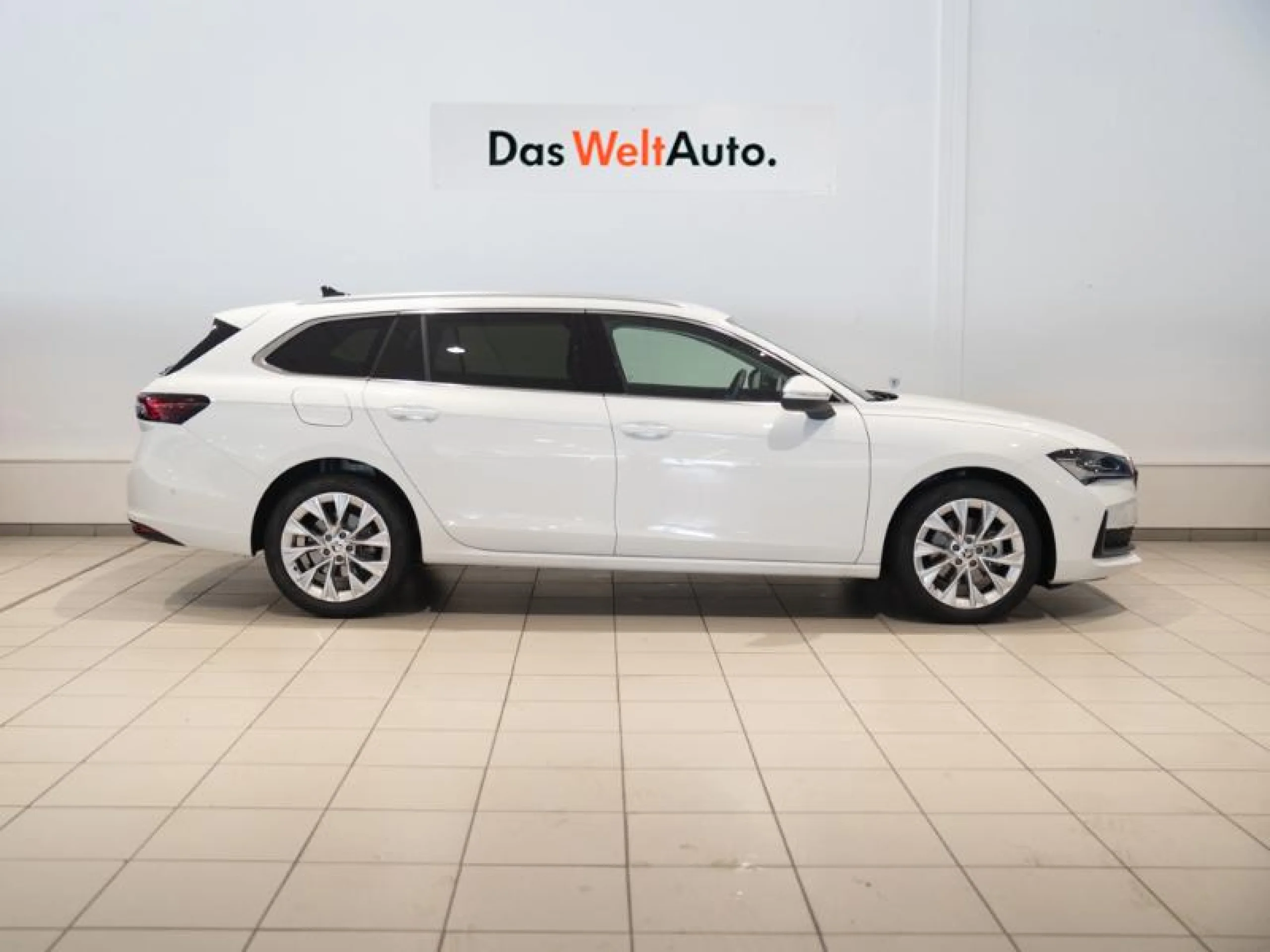 SKODA Superb SUPERB COMBI SUPERB COMBI SELECTION 2,0 TDI 110 KW (150 CV) DSG 7 VEL. - Foto 3