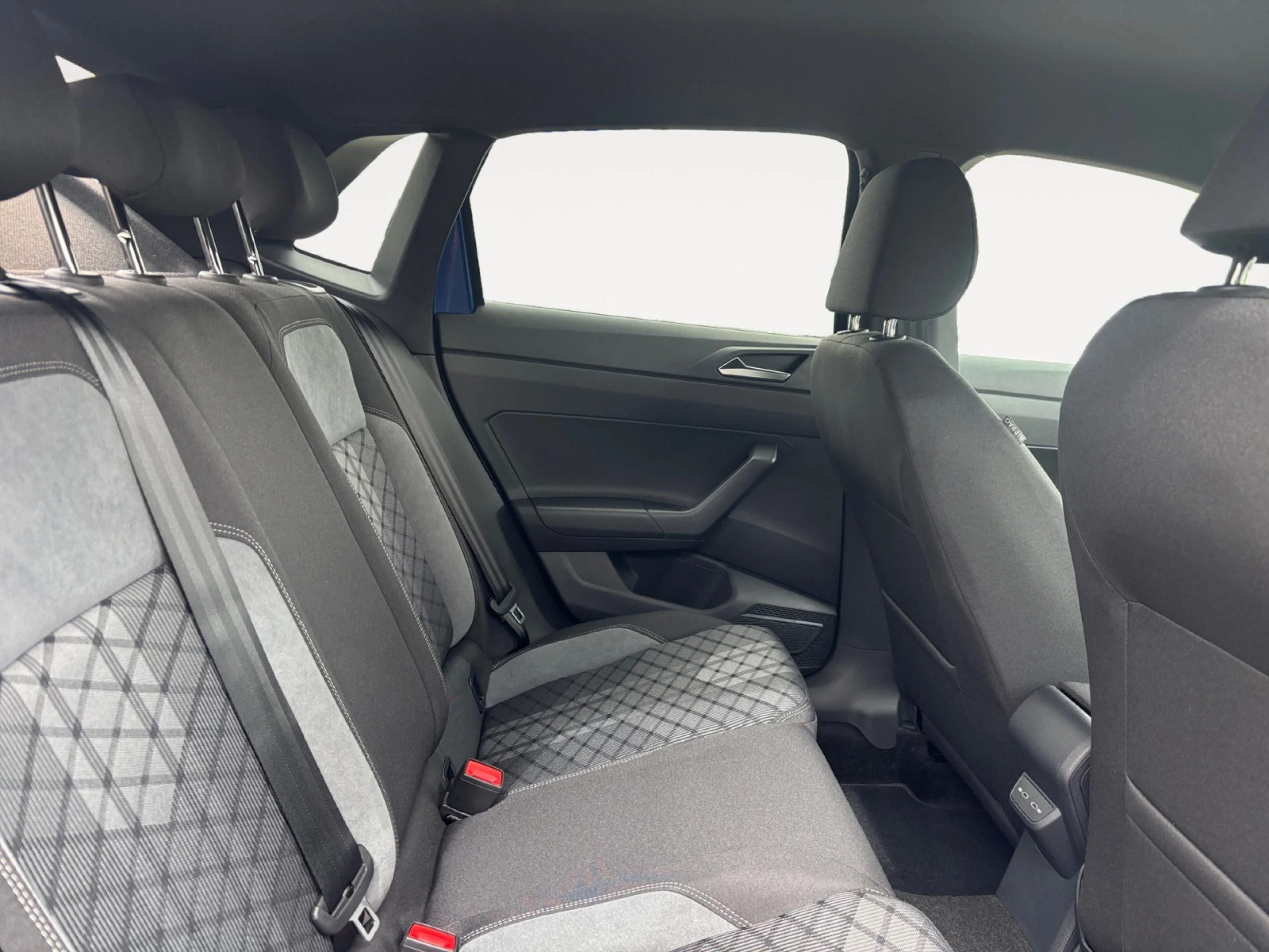 VOLKSWAGEN POLO R LINE 1.0 TSI 70KW (95CV) - Foto 6