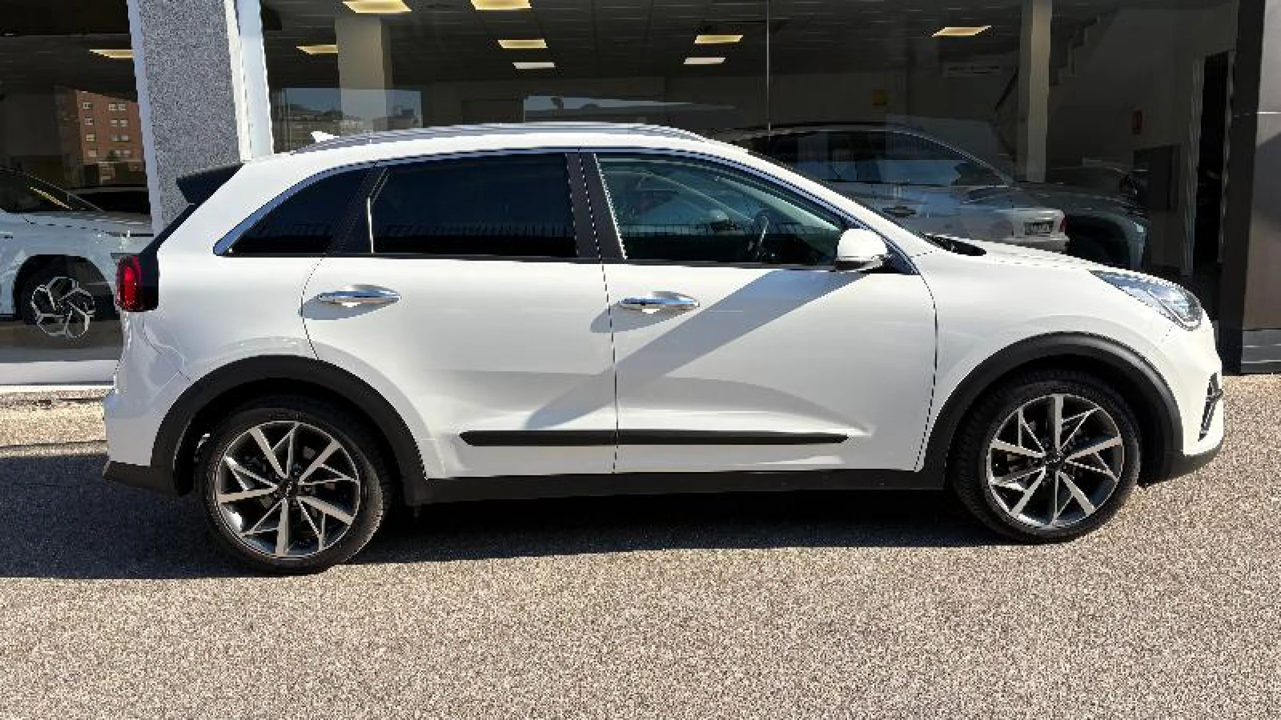 KIA Niro 1.6 GDI HEV 104KW (141CV) EMOTION - Foto 4