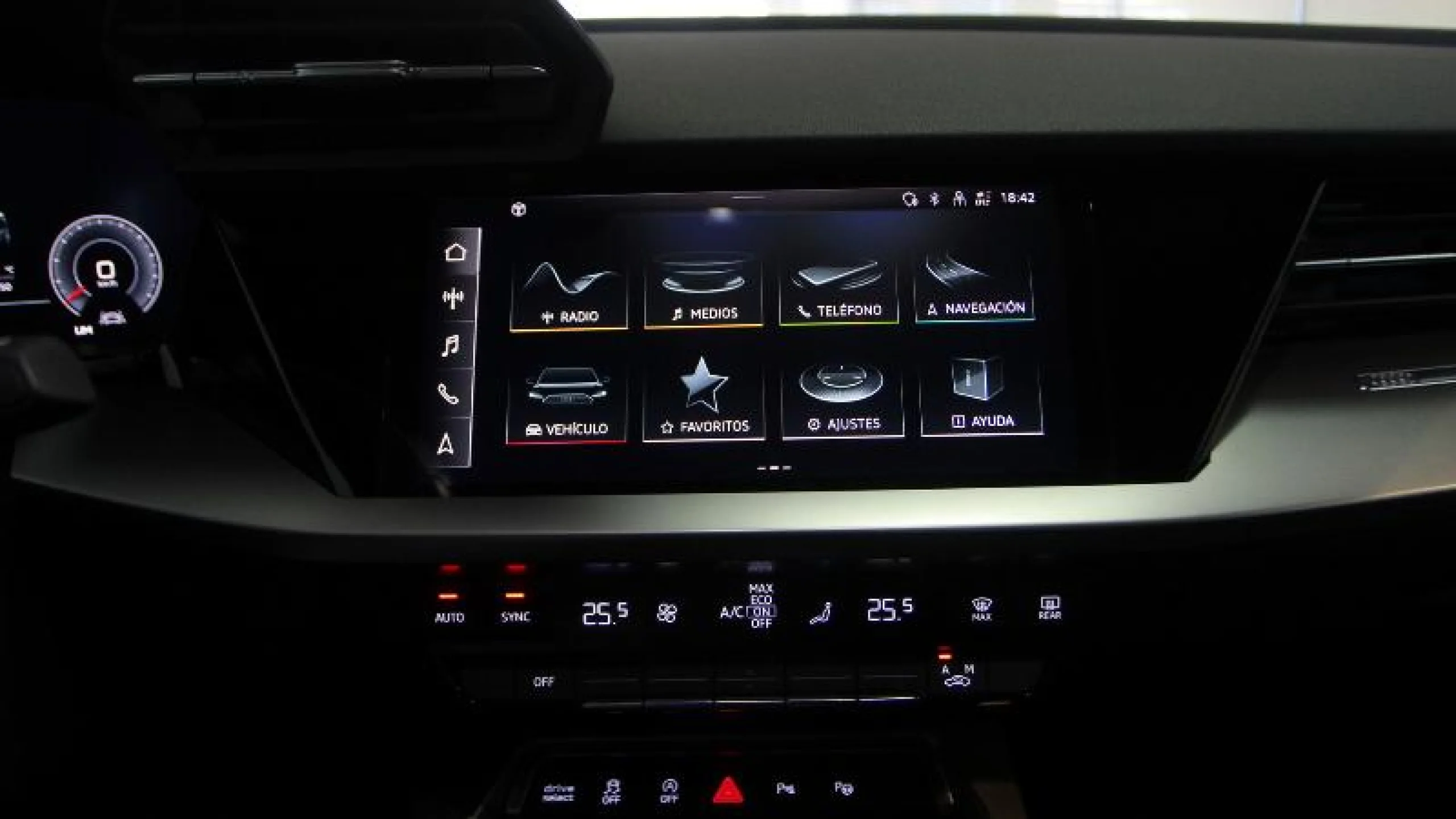 AUDI A3 SPORTBACK BLACK LINE 35 TFSI 110KW S TRO - Foto 10