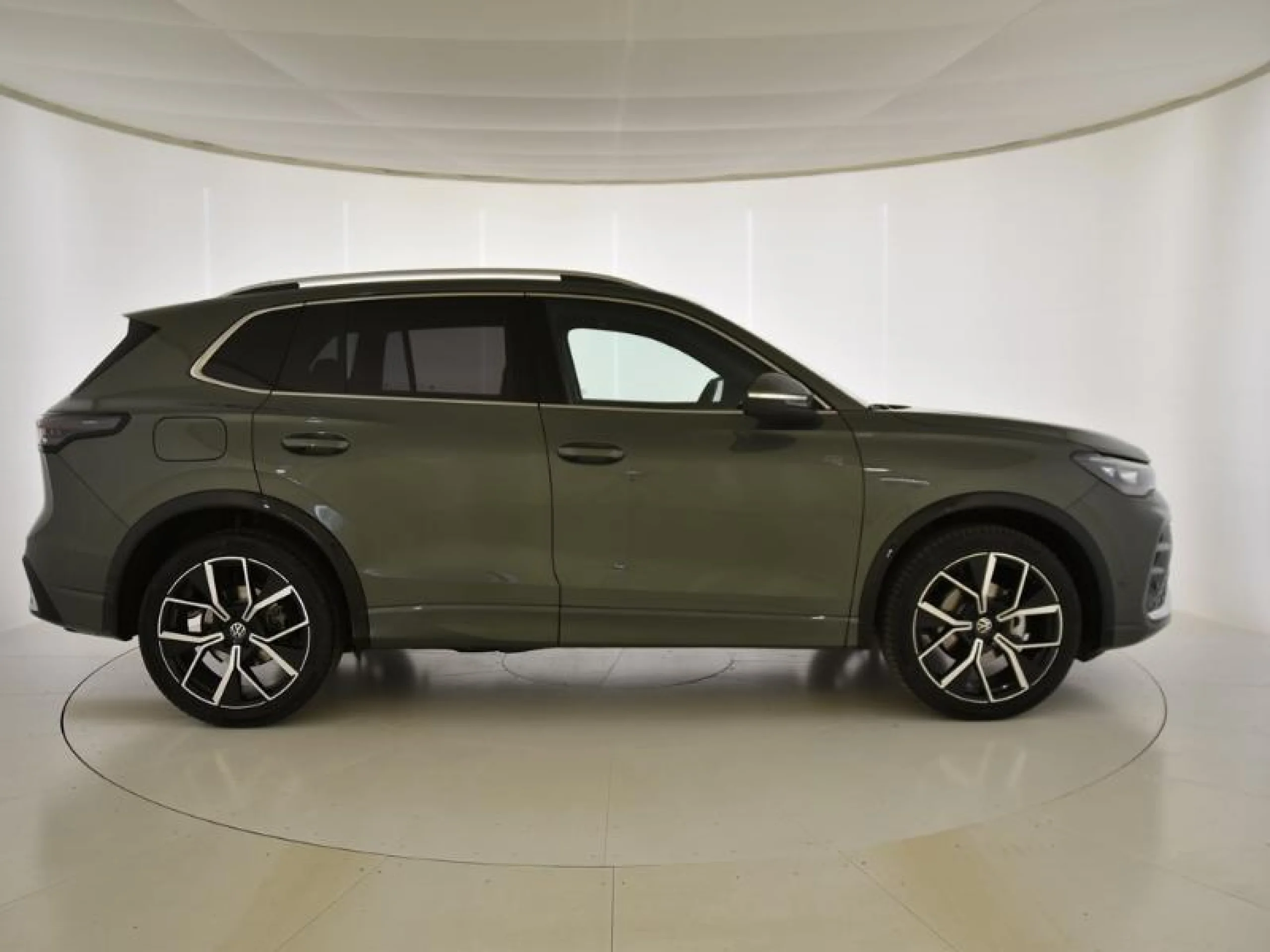 VOLKSWAGEN TIGUAN TIGUAN R LINE 1.5 ETSI 110 KW (150 CV)  AUTOM TICO DSG 7 VEL. - Foto 3