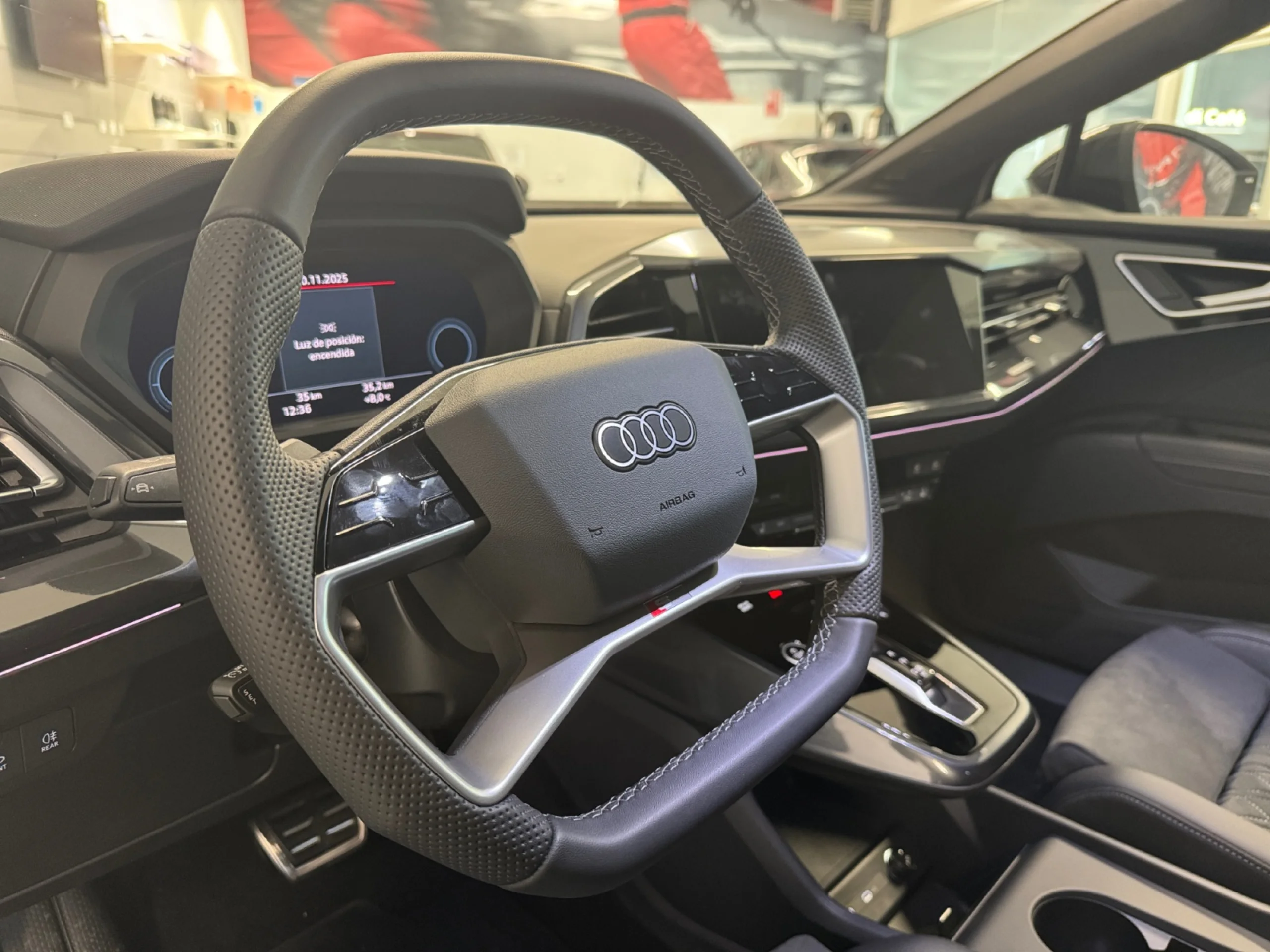 AUDI Q4 E TRON BLACK LINE 55 E TRON QUATTRO 250KW 82KWH - Foto 10