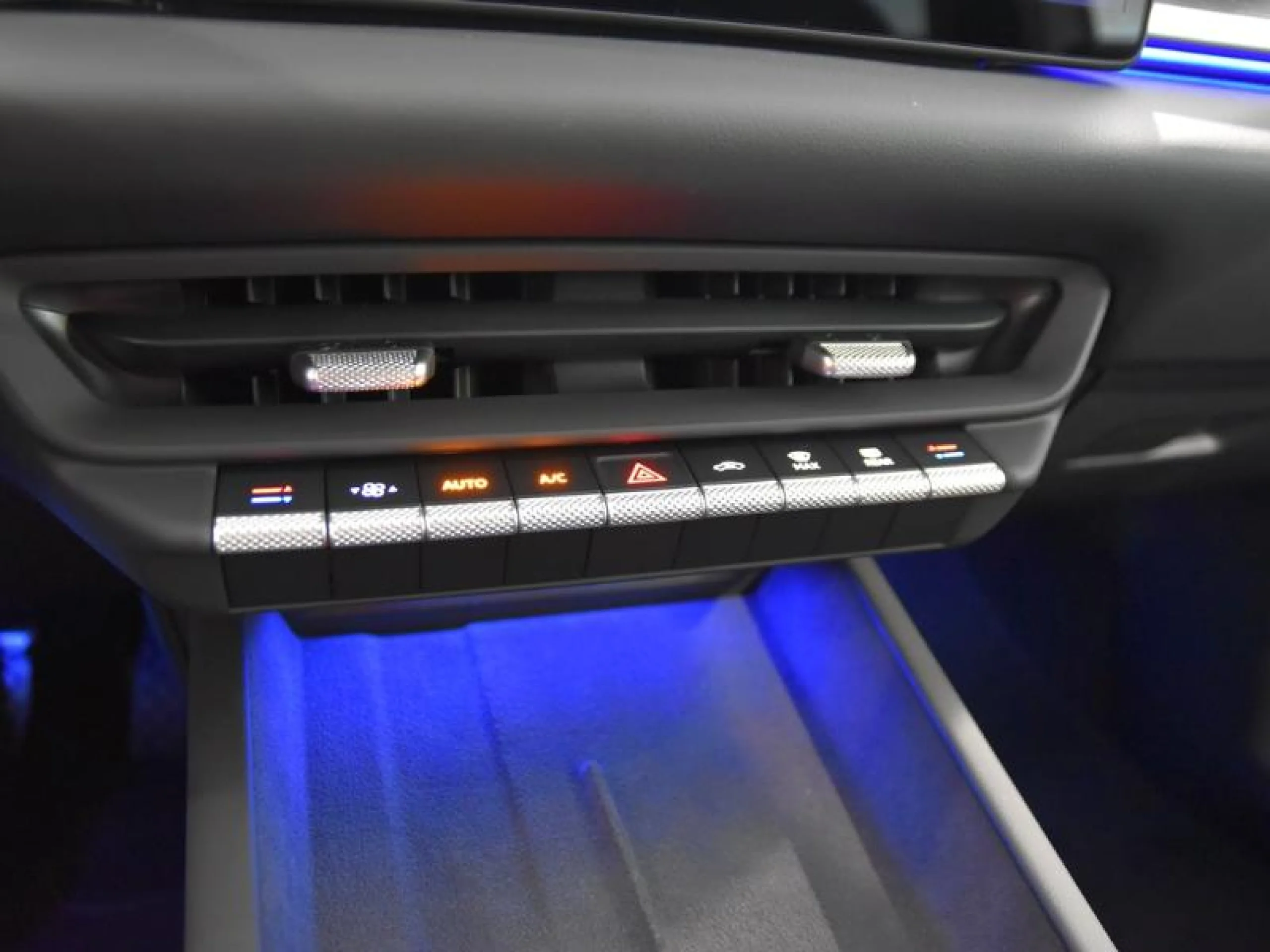 VOLKSWAGEN ID.3 ID.3 NEO LIFE   125 KW (170 CV) 50 KWH AUTOMÁTICO 1 VEL. - Foto 11
