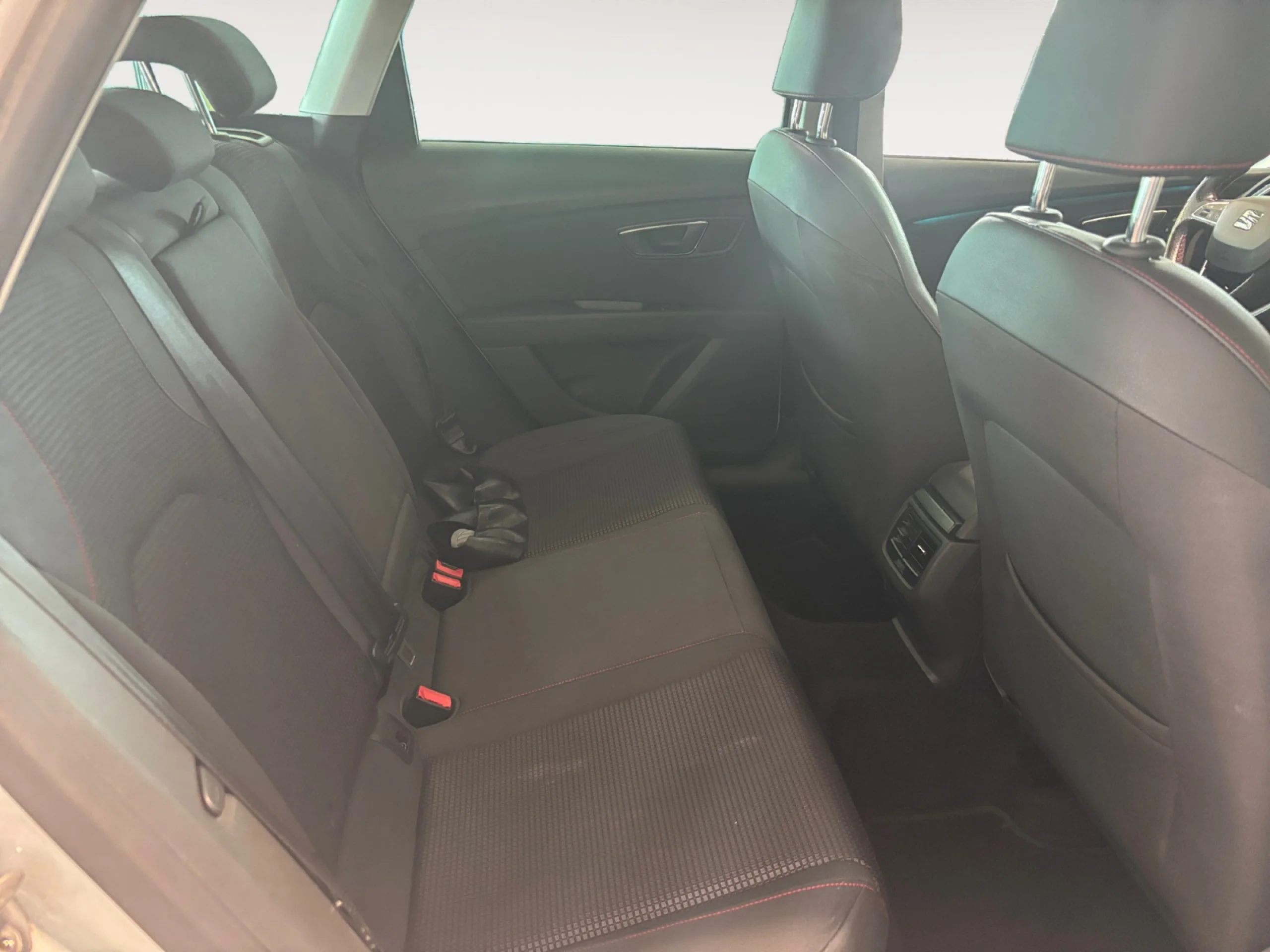 SEAT LEON ST 2.0 TDI 110KW DSG 7 ST - Foto 6