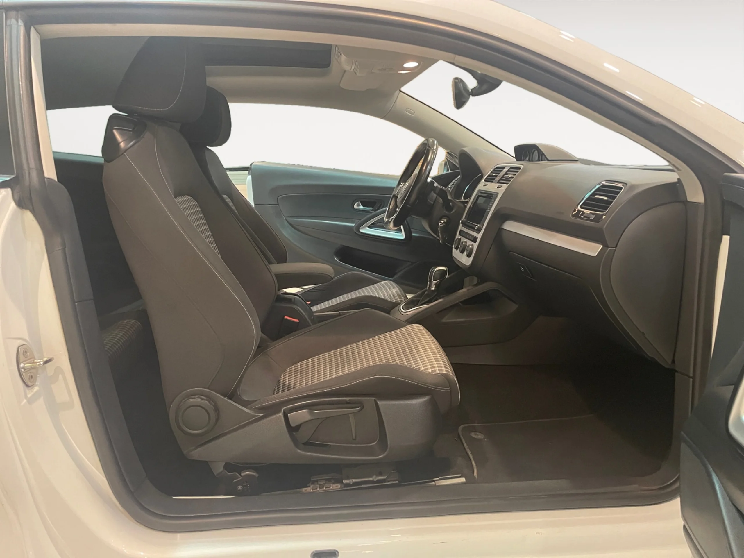 VOLKSWAGEN SCIROCCO R LINE 2.0 TDI 150CV DSG BMT - Foto 5