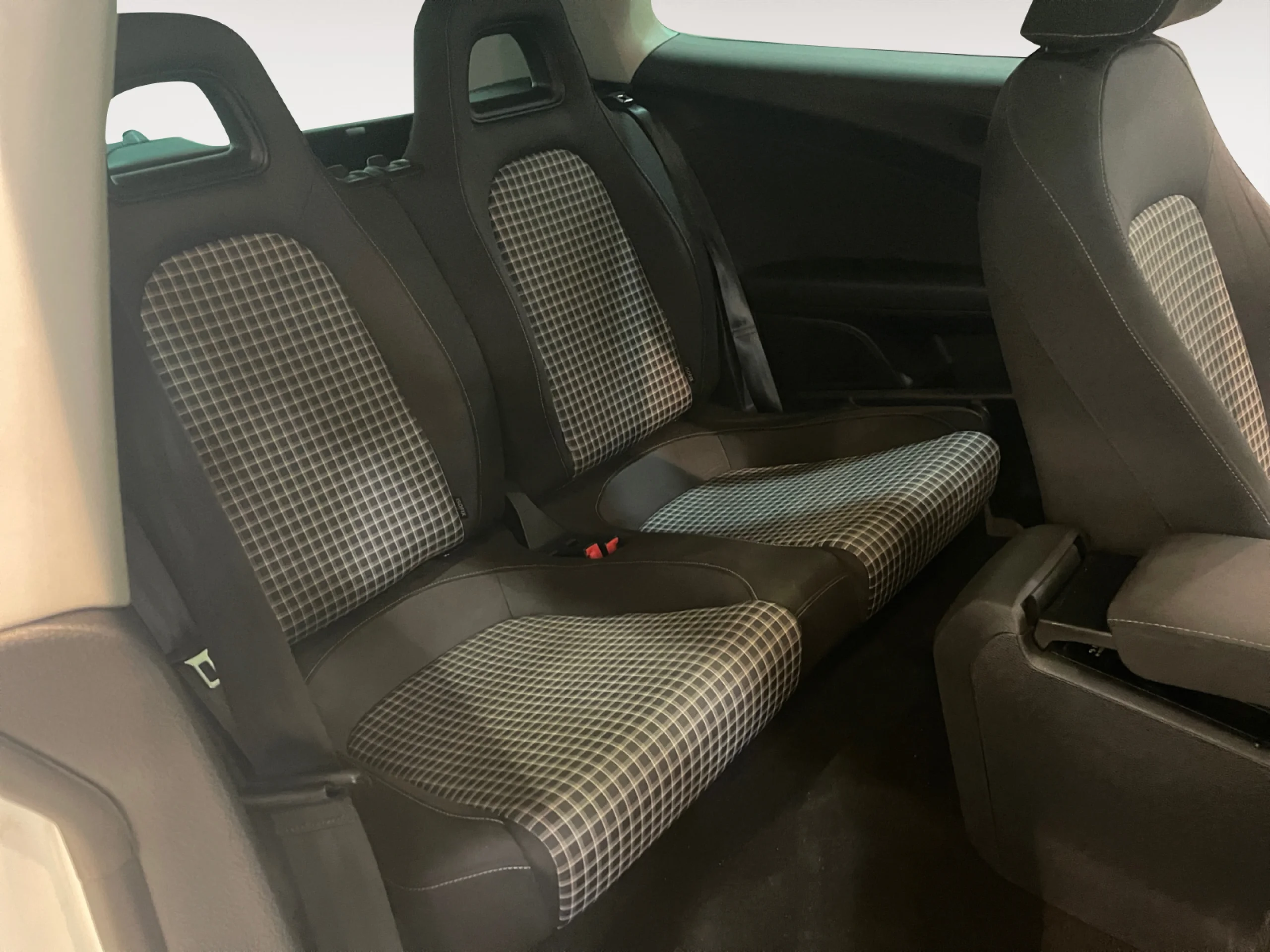 VOLKSWAGEN SCIROCCO R LINE 2.0 TDI 150CV DSG BMT - Foto 6