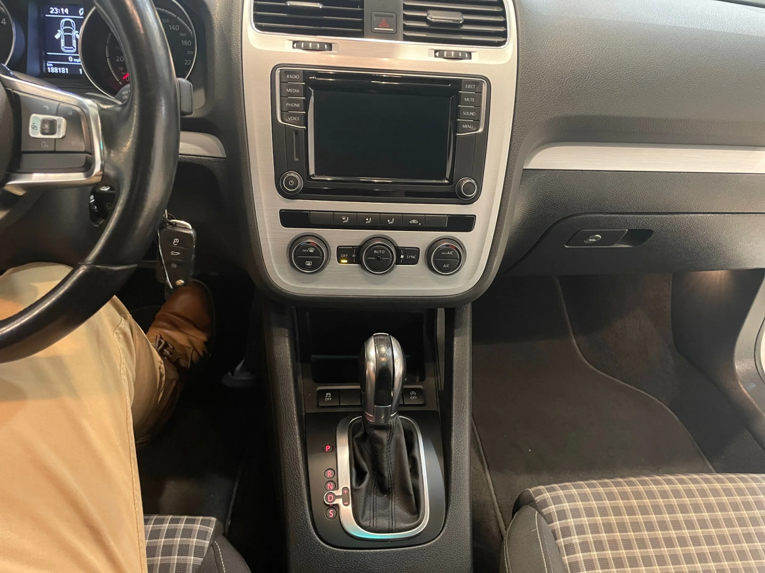 VOLKSWAGEN SCIROCCO R LINE 2.0 TDI 150CV DSG BMT - Foto 14