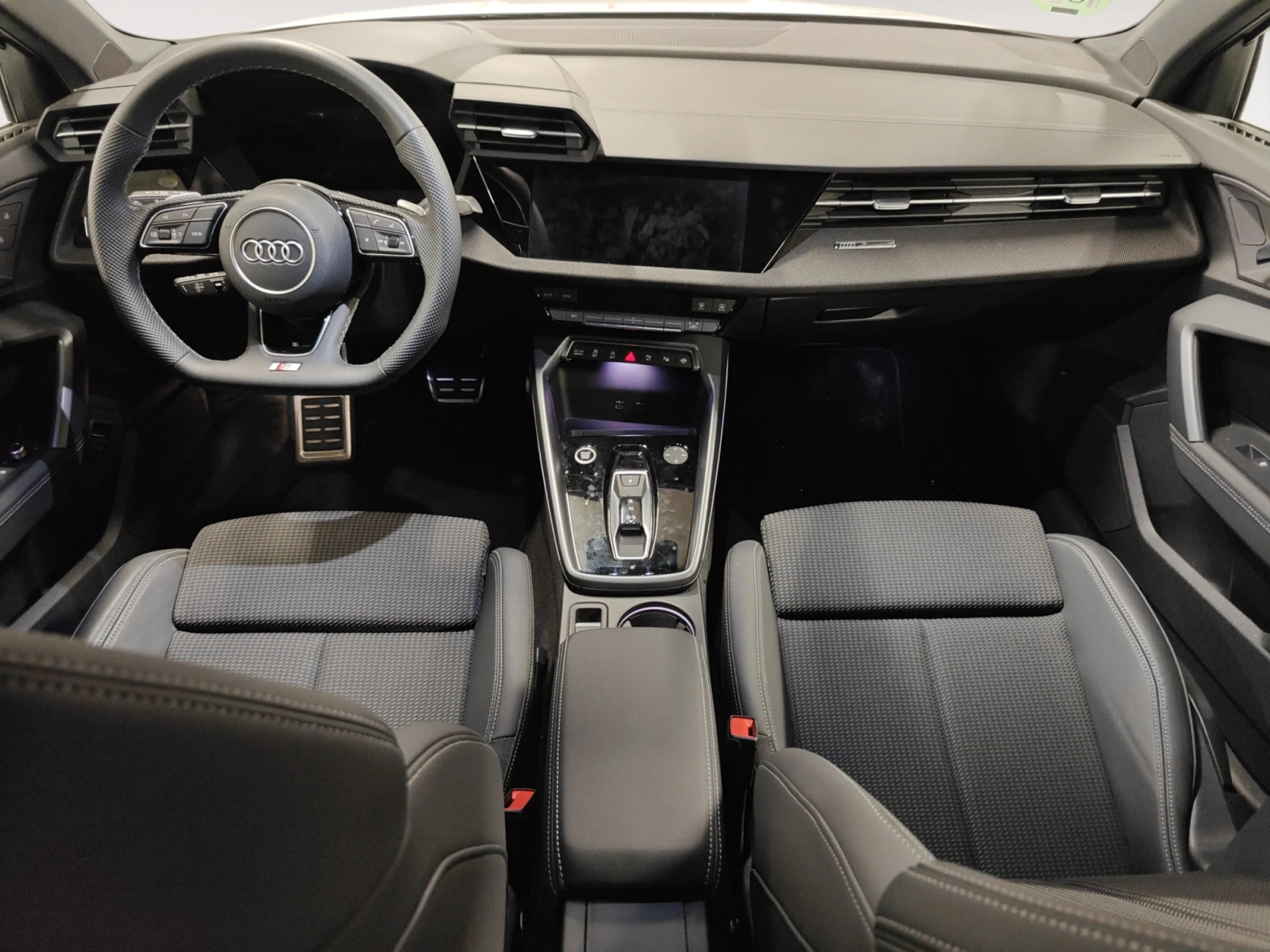 AUDI A3 SPORTBACK BLACK LINE 35 TDI 110KW S TRON - Foto 4