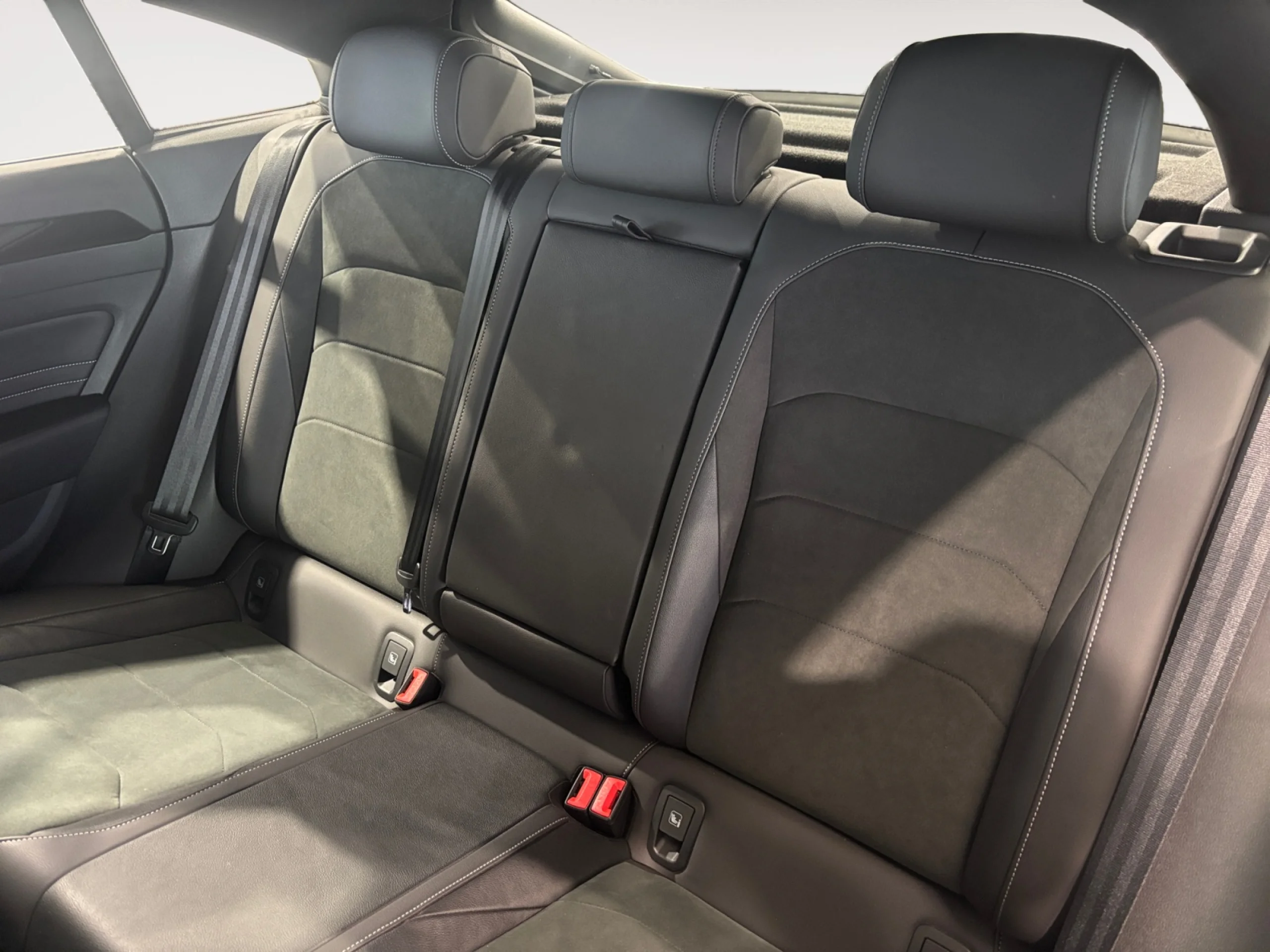 VOLKSWAGEN ARTEON R LINE 2.0 TDI 110KW (150CV) DSG - Foto 6