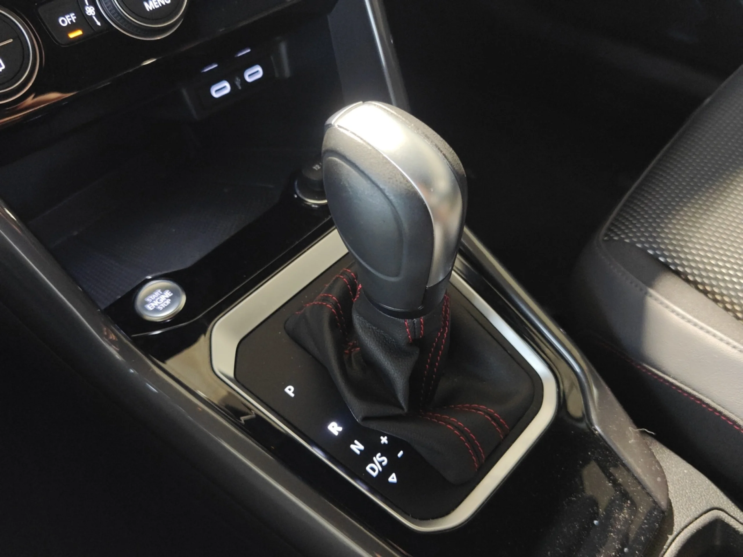 VOLKSWAGEN T ROC SPORT 1.5 TSI 110KW (150CV) DSG - Foto 17