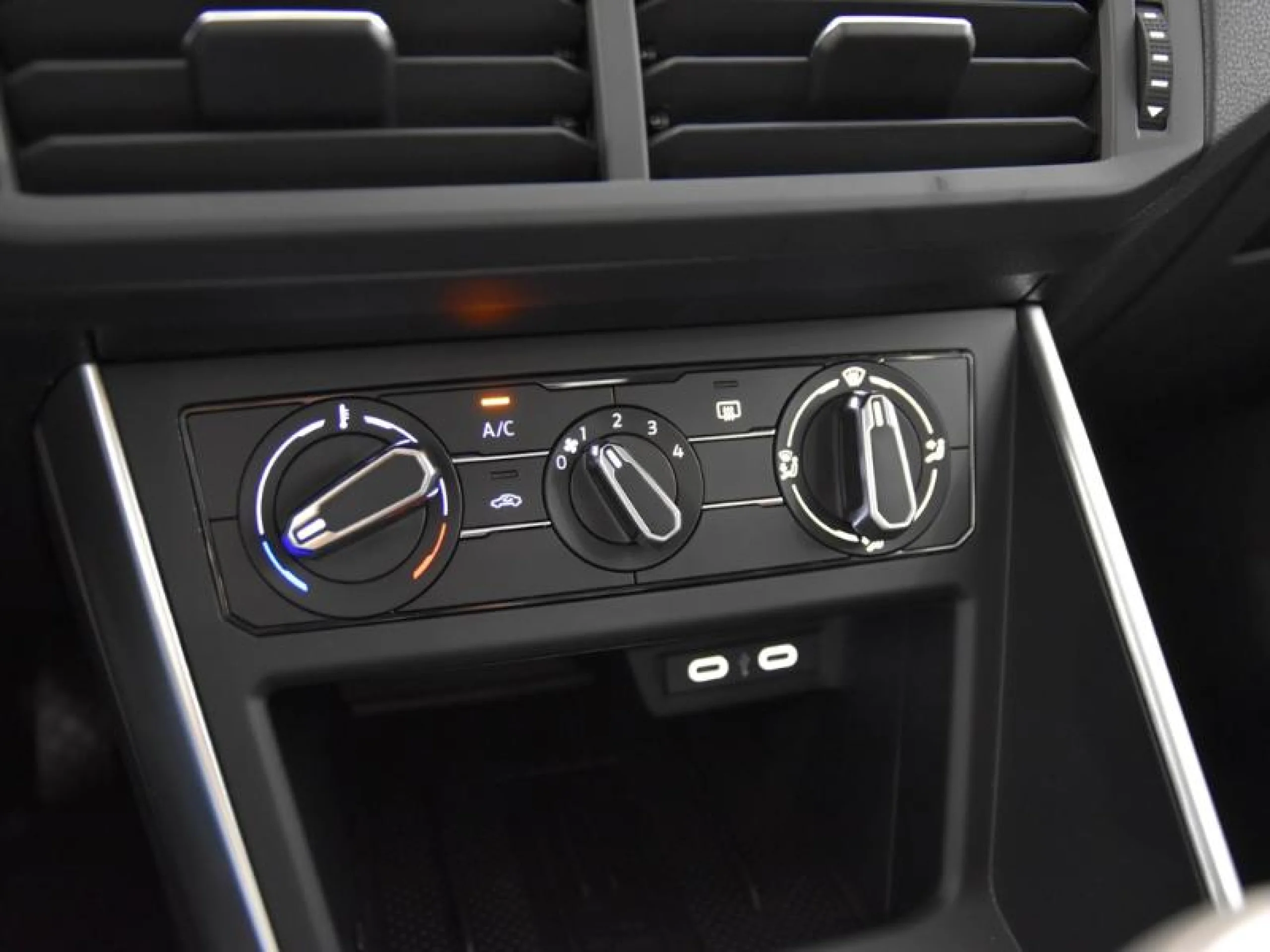 VOLKSWAGEN POLO POLO MATCH 1.0 TSI 70 KW (95 CV)  5 VEL. - Foto 11