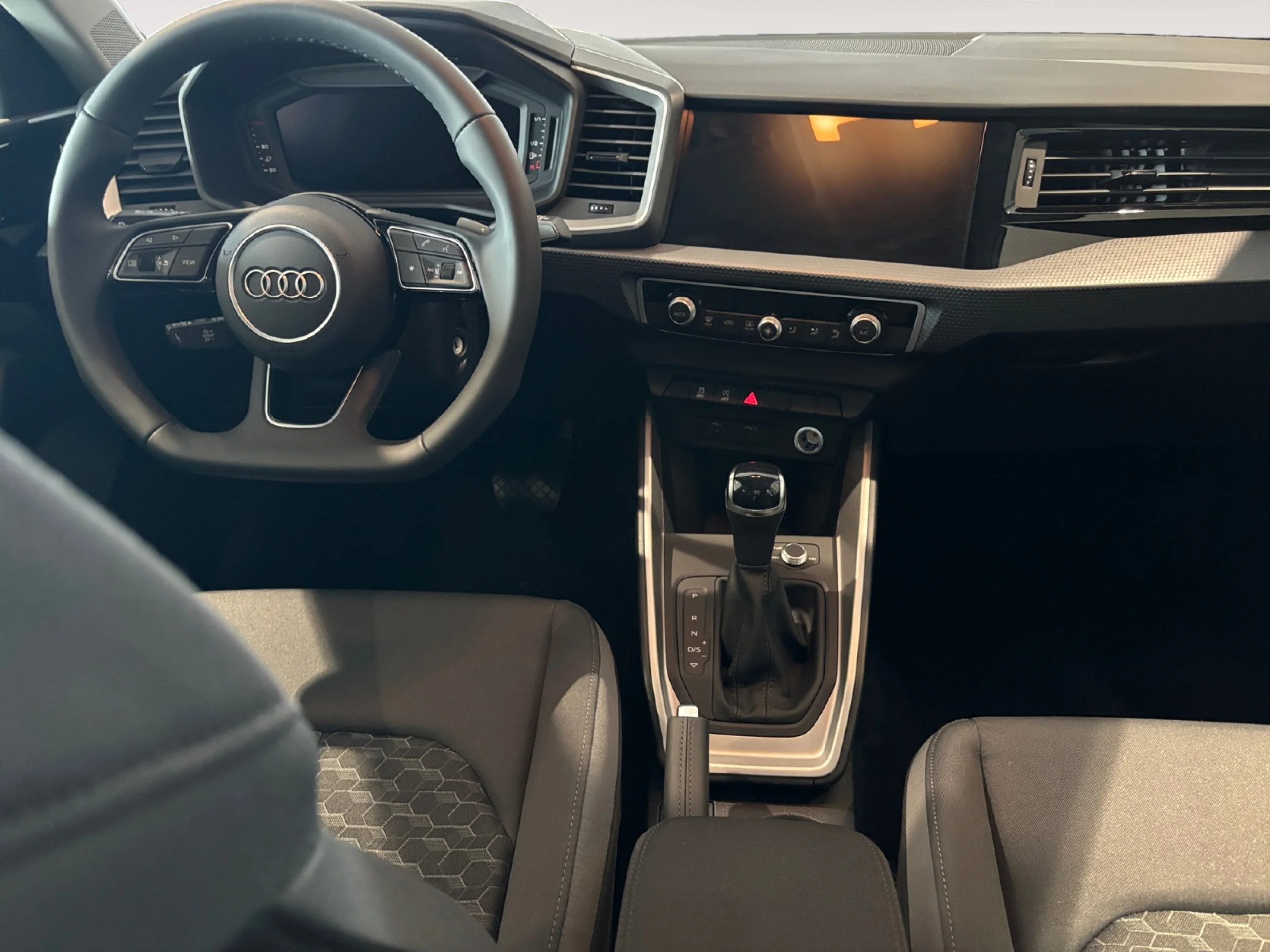 AUDI A1 A1 ALLSTREET ADRENALIN 30 TFSI  85(116) KW(CV) S TRONIC - Foto 4