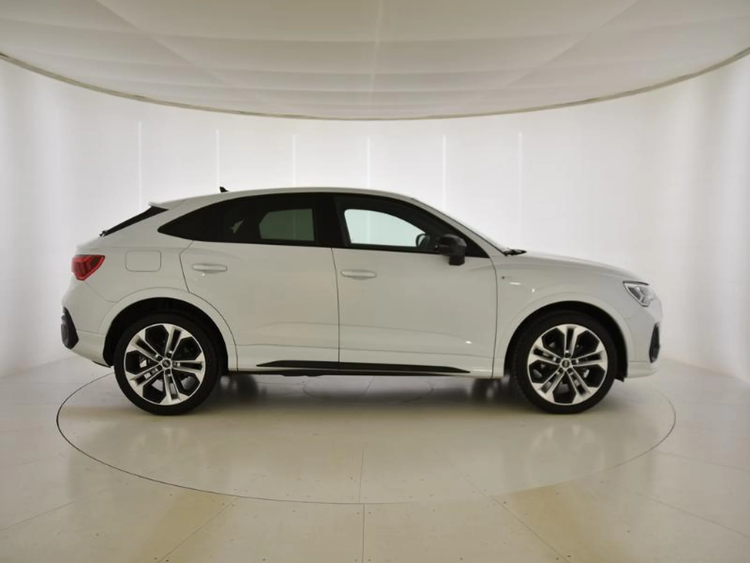 AUDI Q3 SPORTBACK 35 TFSI 110KW (150CV) BLACK LINE - Foto 3