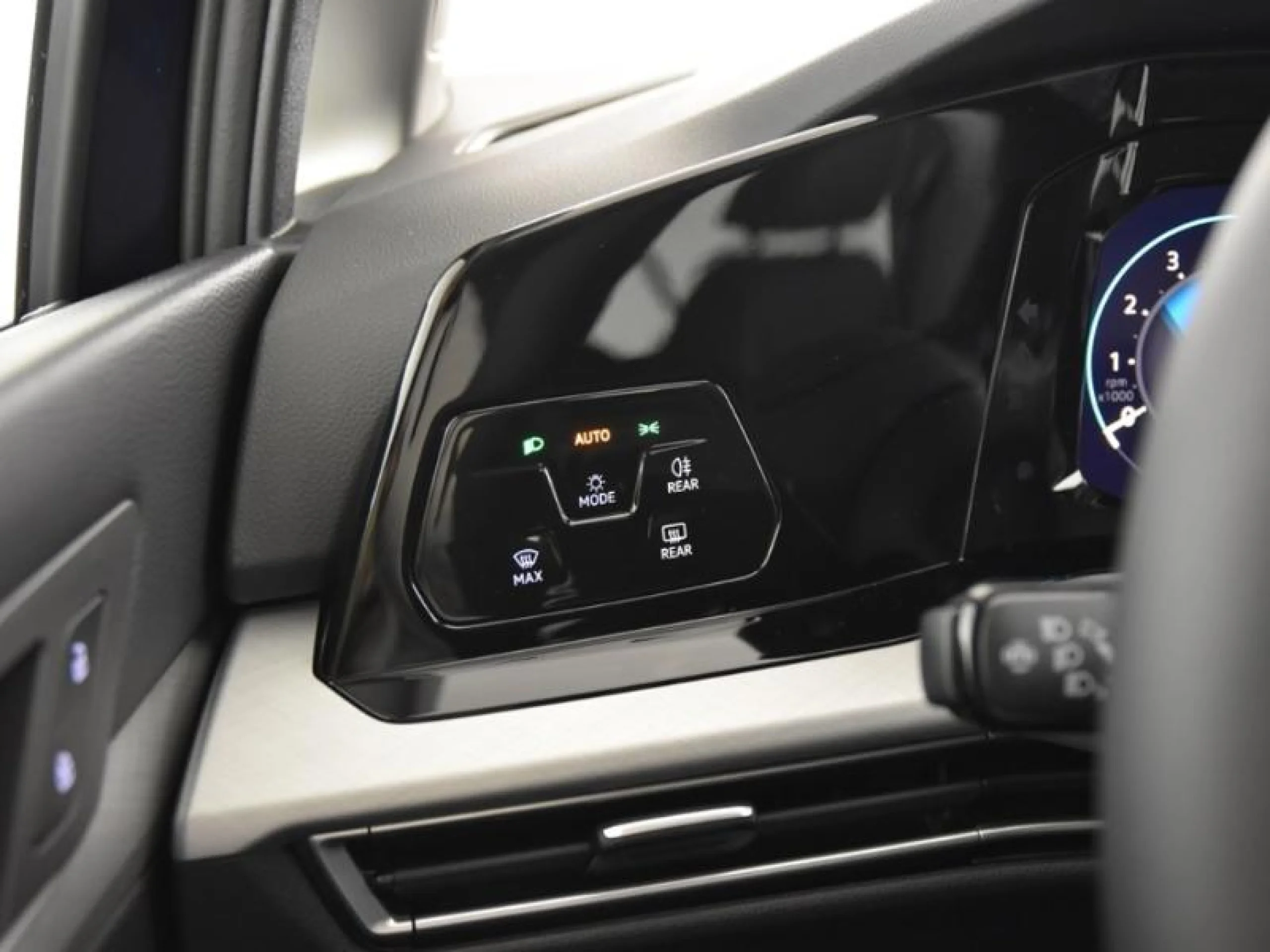 VOLKSWAGEN GOLF LIFE 1.0 ETSI 81KW (110CV) DSG - Foto 17