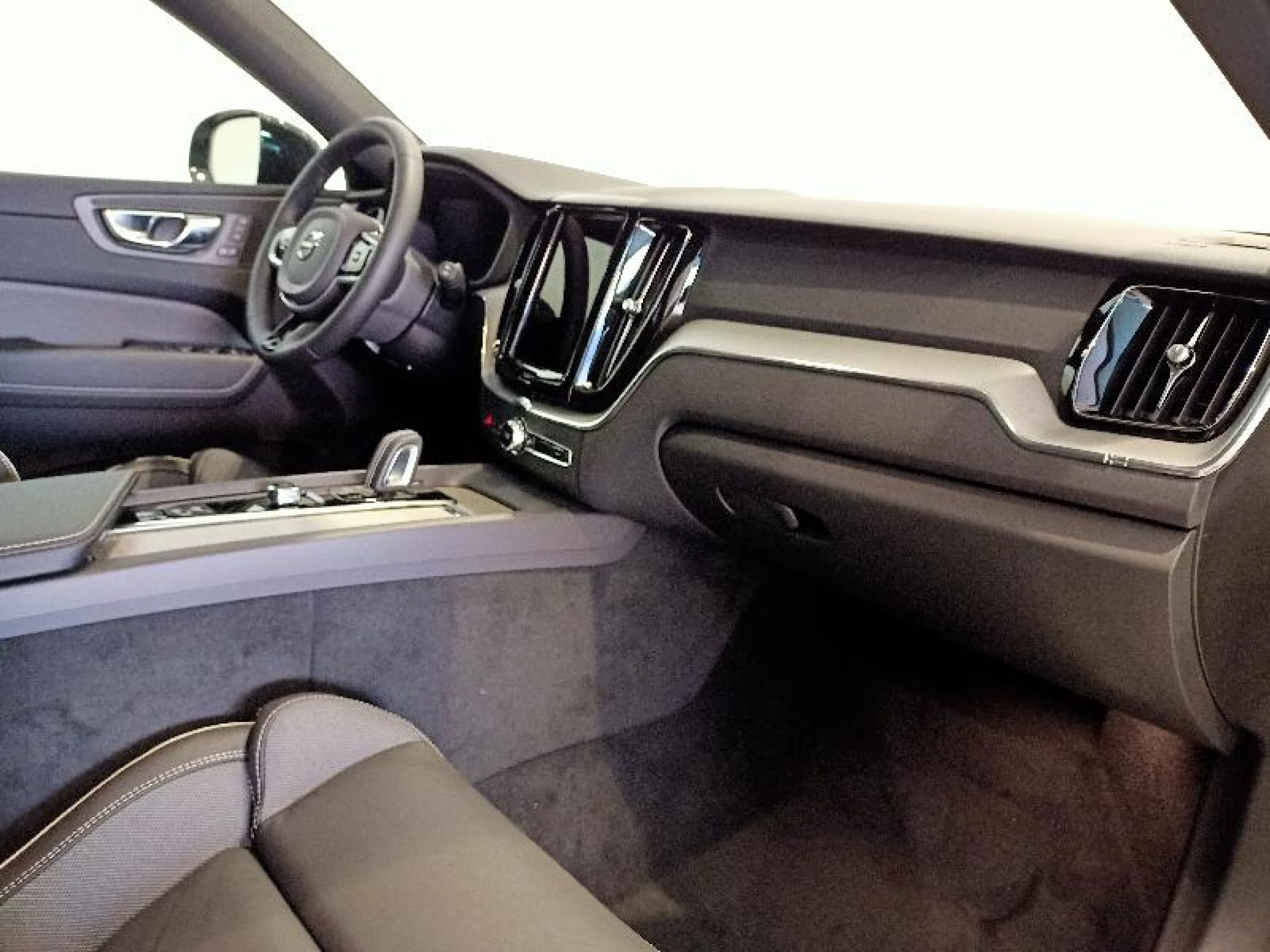 VOLVO XC60 2.0 B4 D R DESIGN AUTO - Foto 18