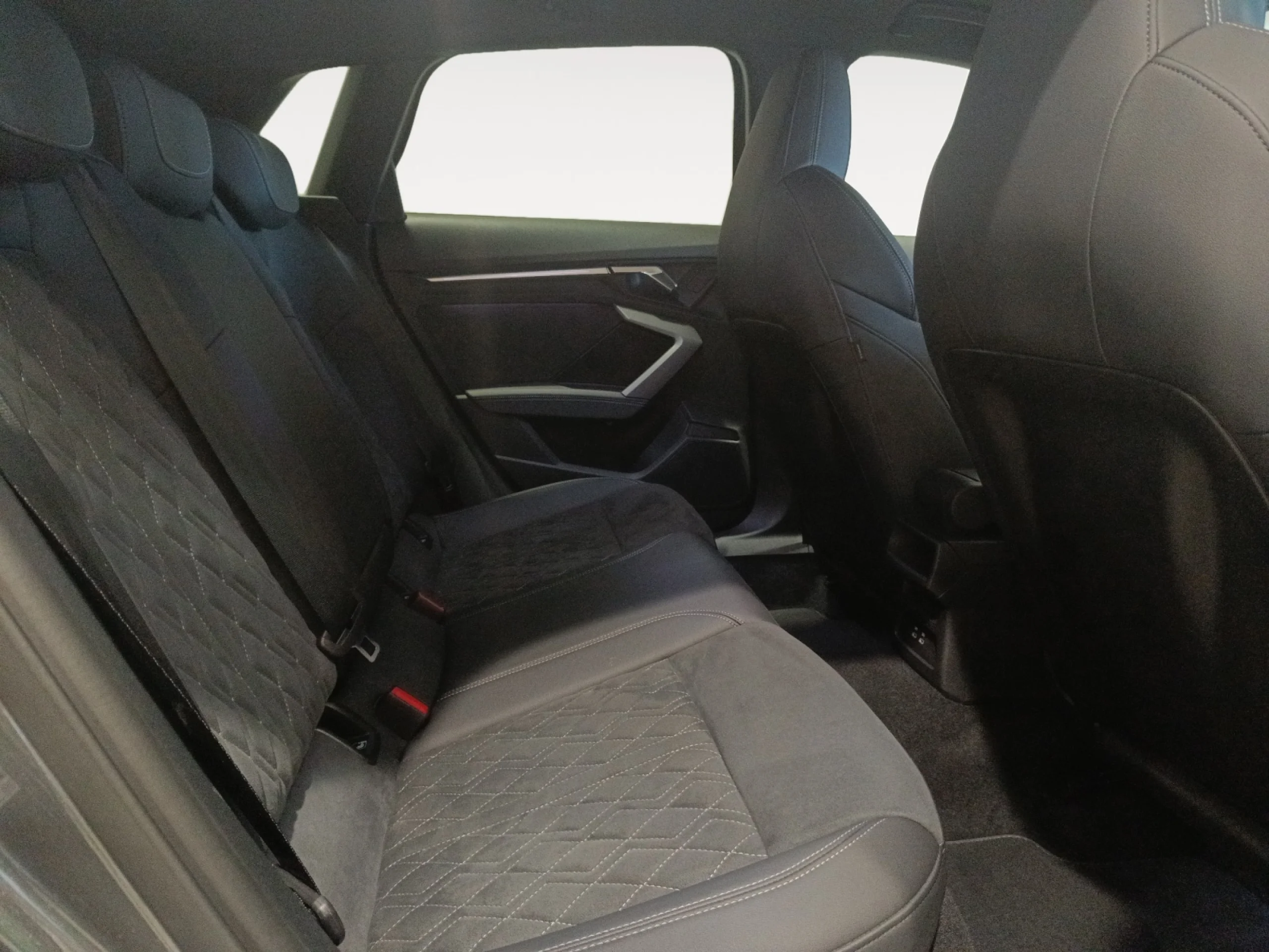 AUDI A3 SPORTBACK BLACK LINE 35 TFSI 110KW S TRO - Foto 9