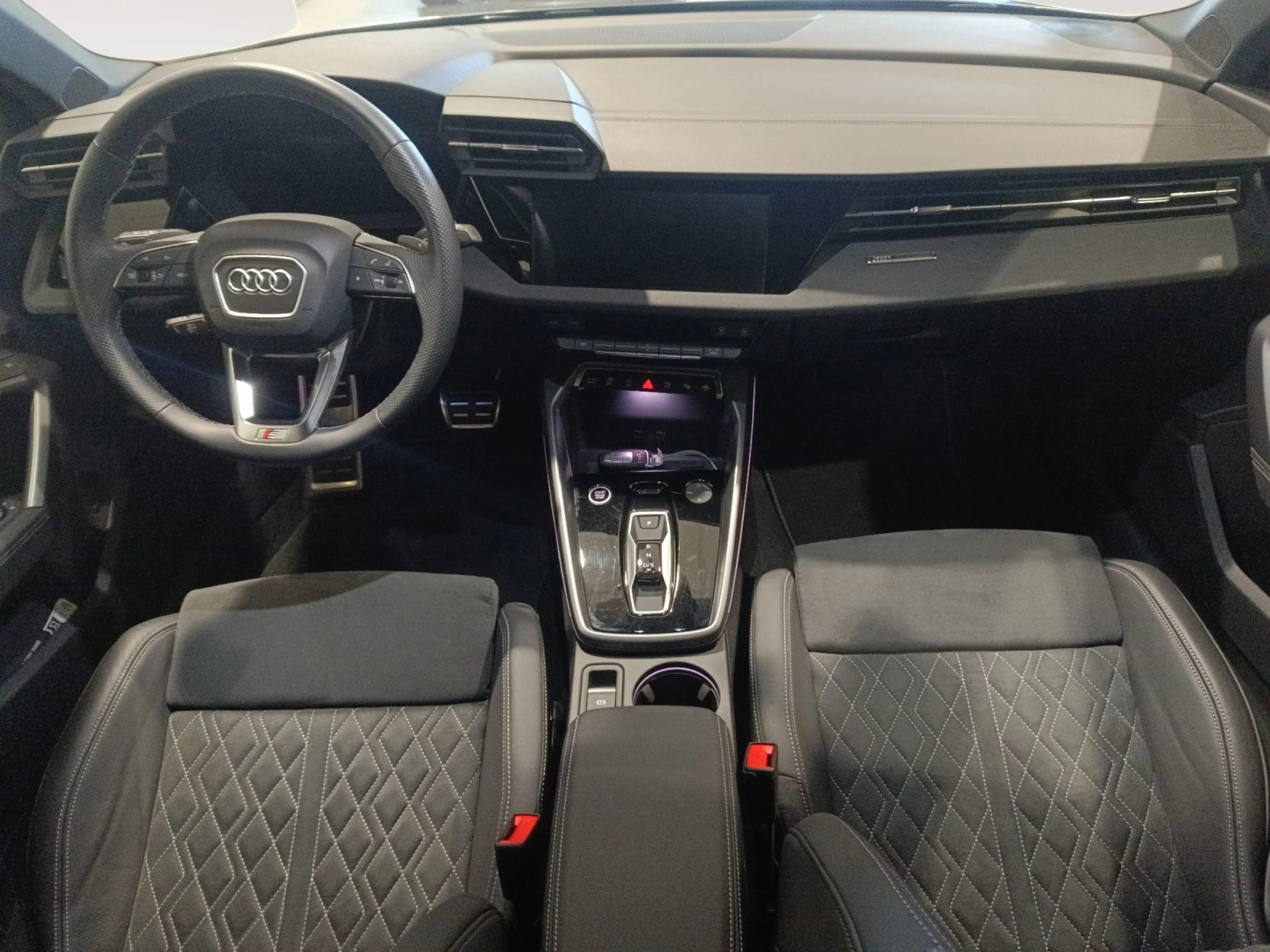 AUDI A3 SPORTBACK BLACK LINE 35 TFSI 110KW S TRO - Foto 10