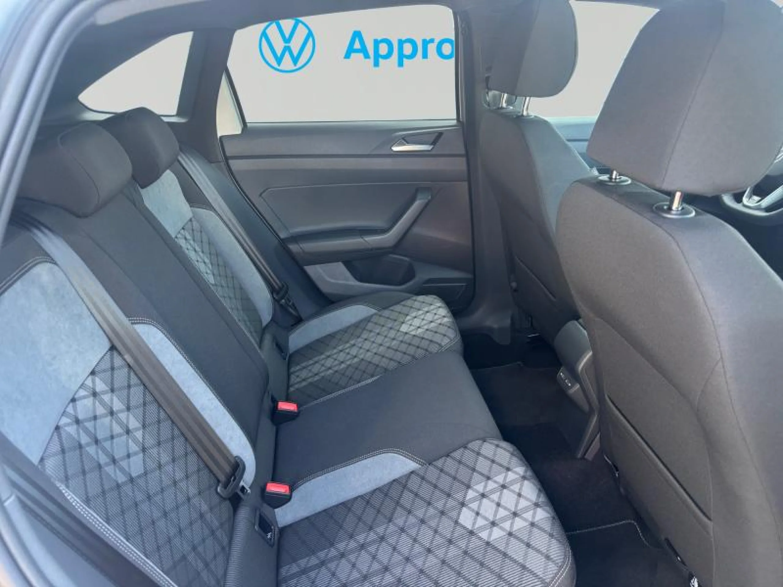 VOLKSWAGEN TAIGO R LINE 1.0 TSI 85KW (116CV) - Foto 6