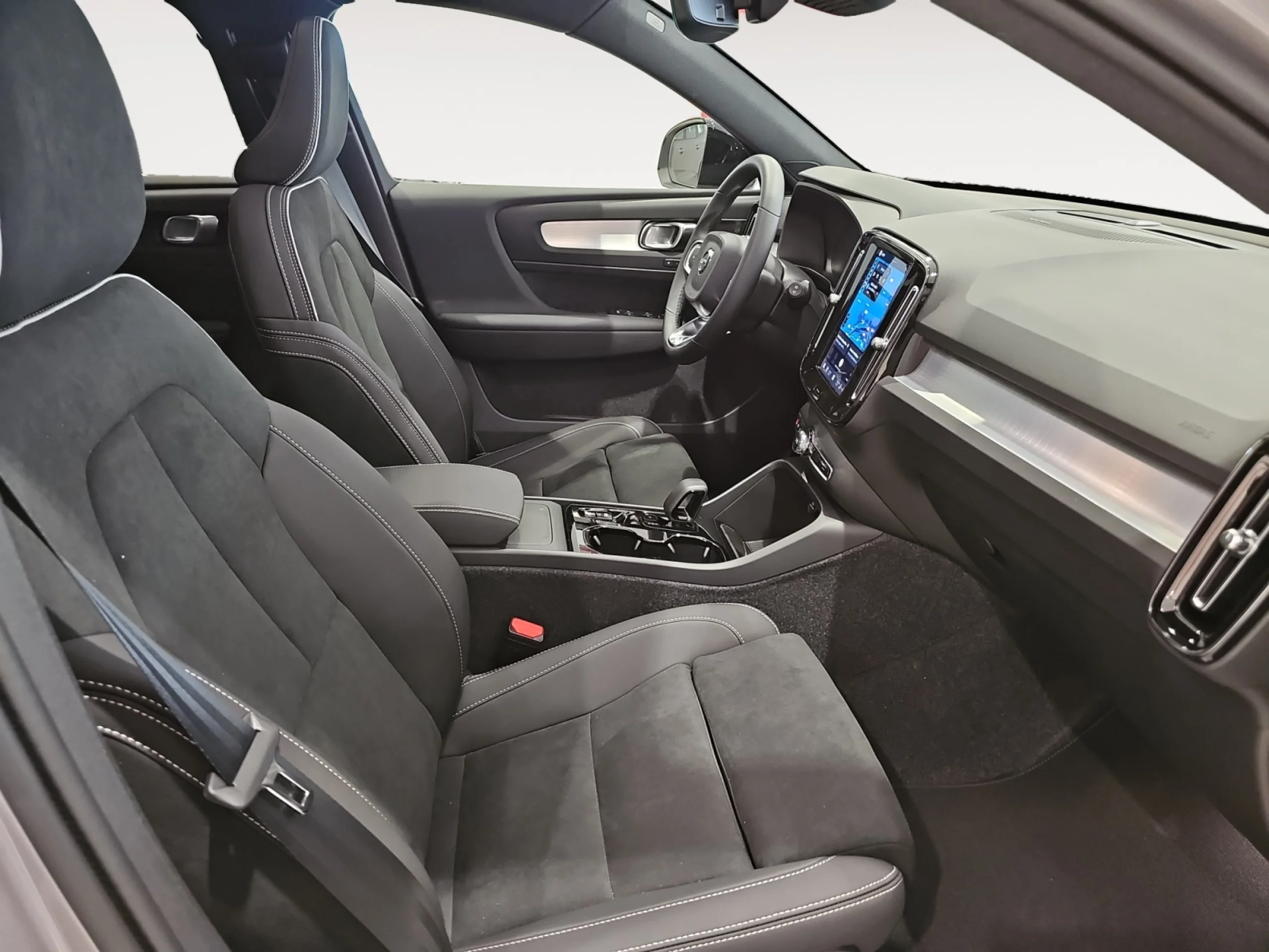 VOLVO XC40 2.0 B3 G PLUS DARK AUTO - Foto 5