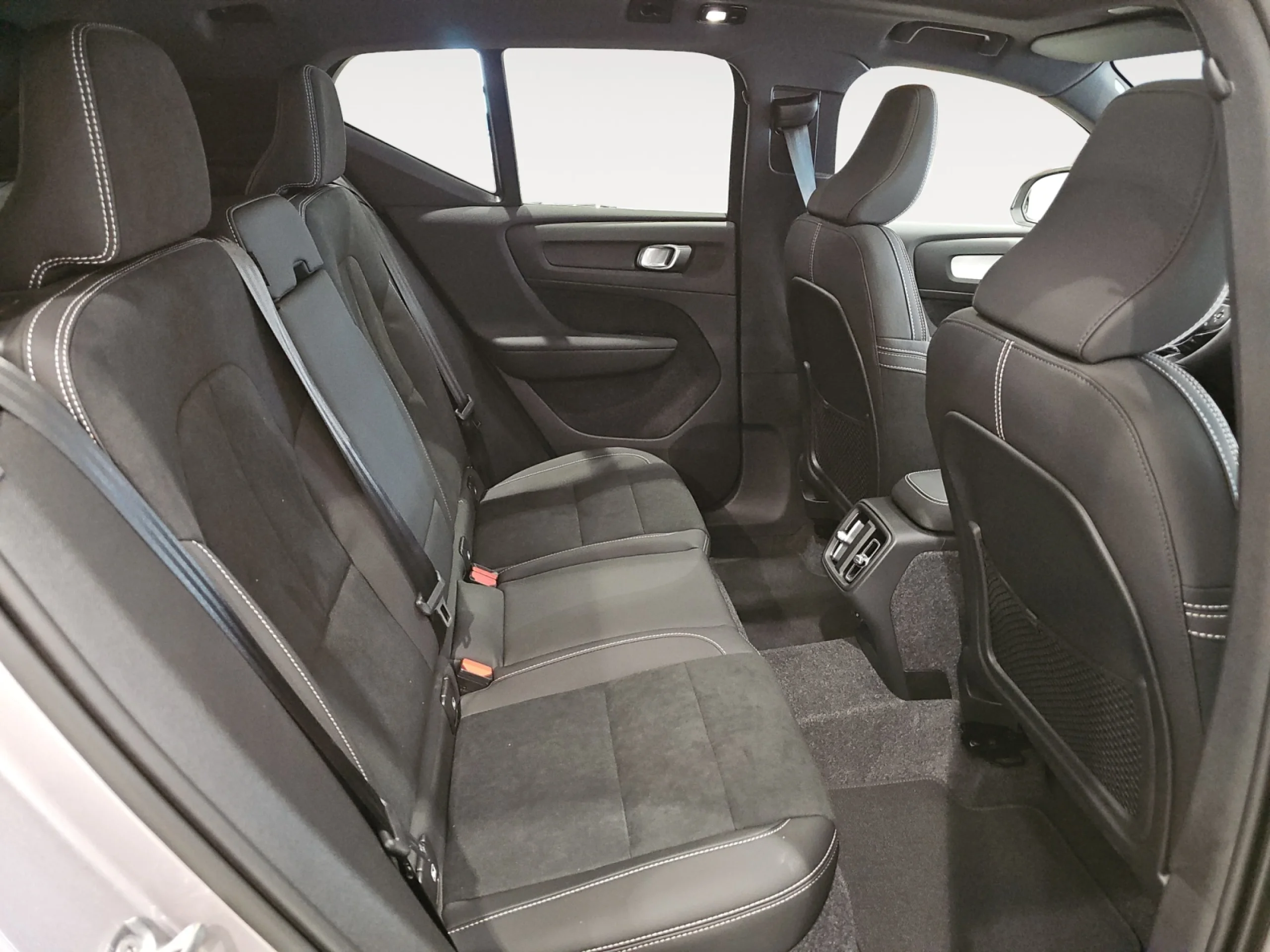 VOLVO XC40 2.0 B3 G PLUS DARK AUTO - Foto 6