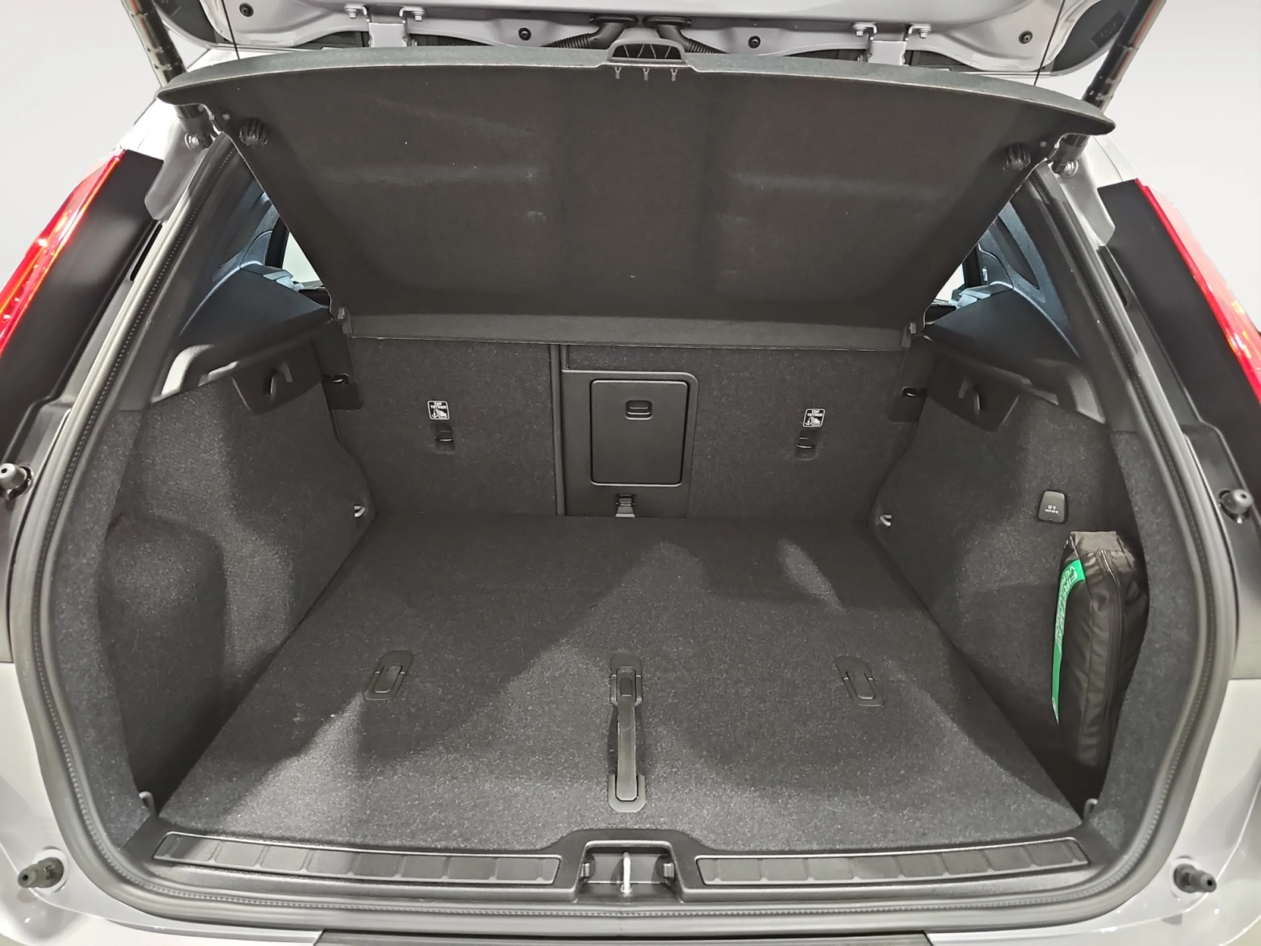 VOLVO XC40 2.0 B3 G PLUS DARK AUTO - Foto 8