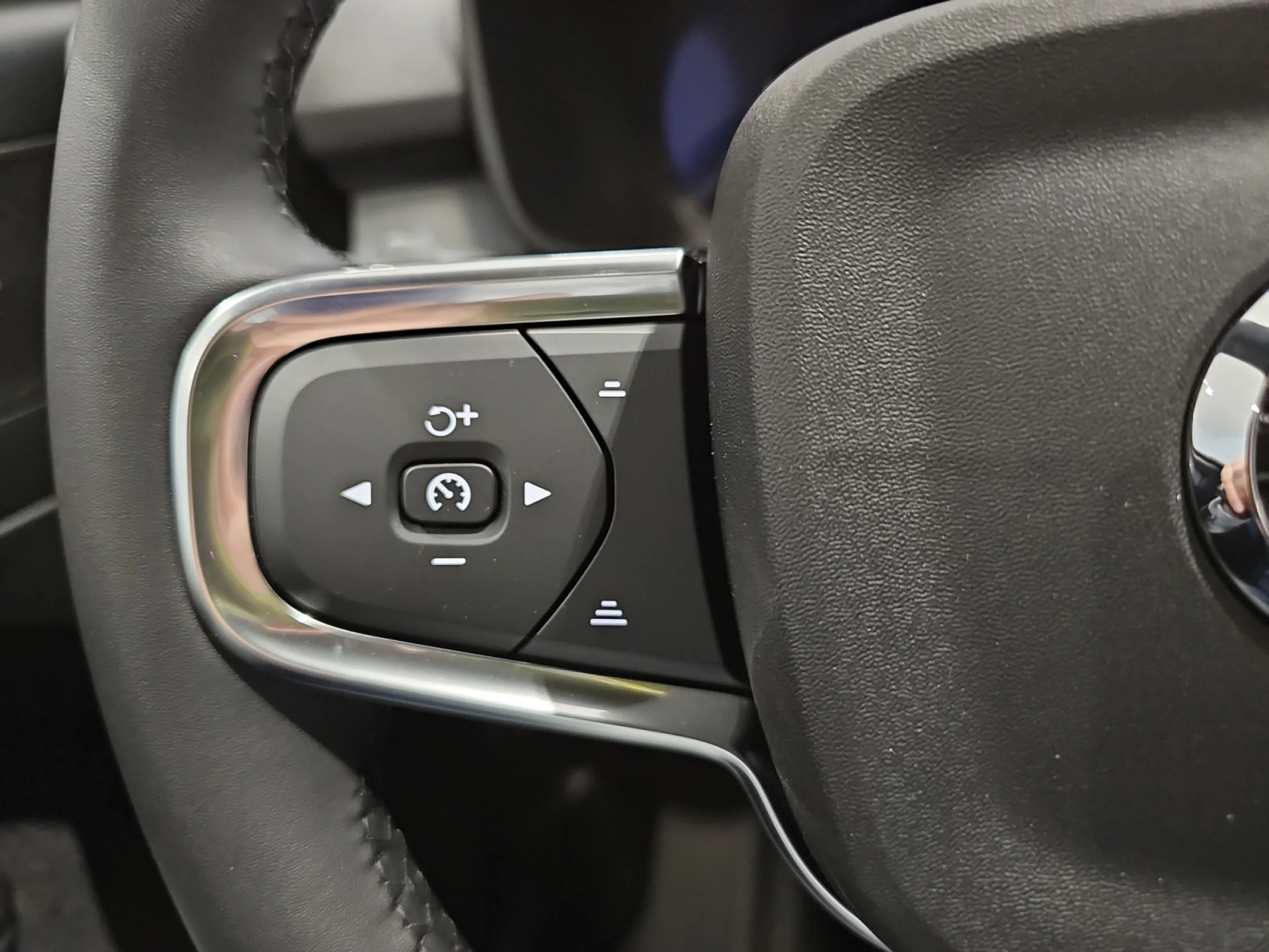 VOLVO XC40 2.0 B3 G PLUS DARK AUTO - Foto 12