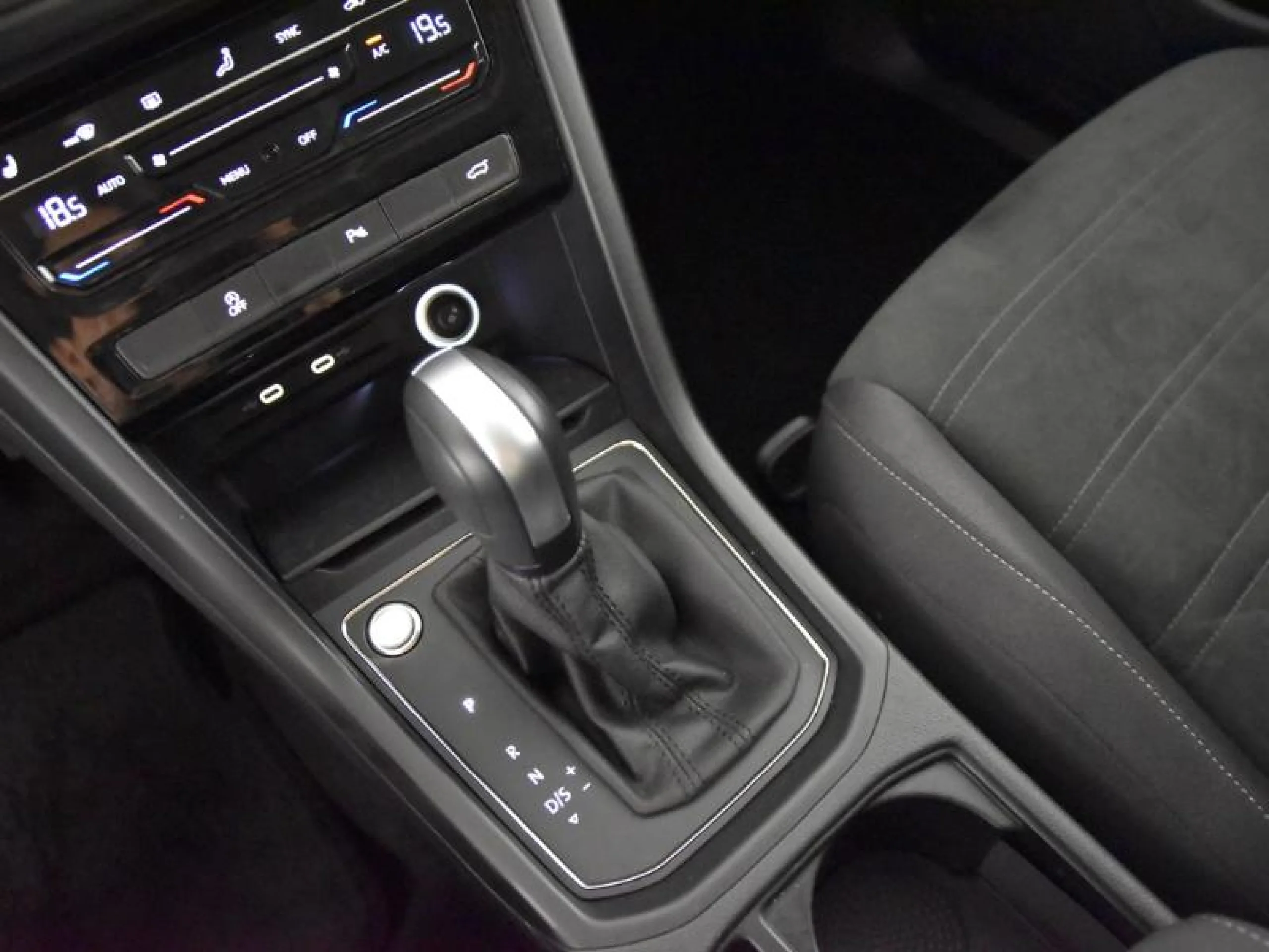 VOLKSWAGEN TOURAN ··MÁS·· 2.0 TDI 110KW (150CV) DSG - Foto 11