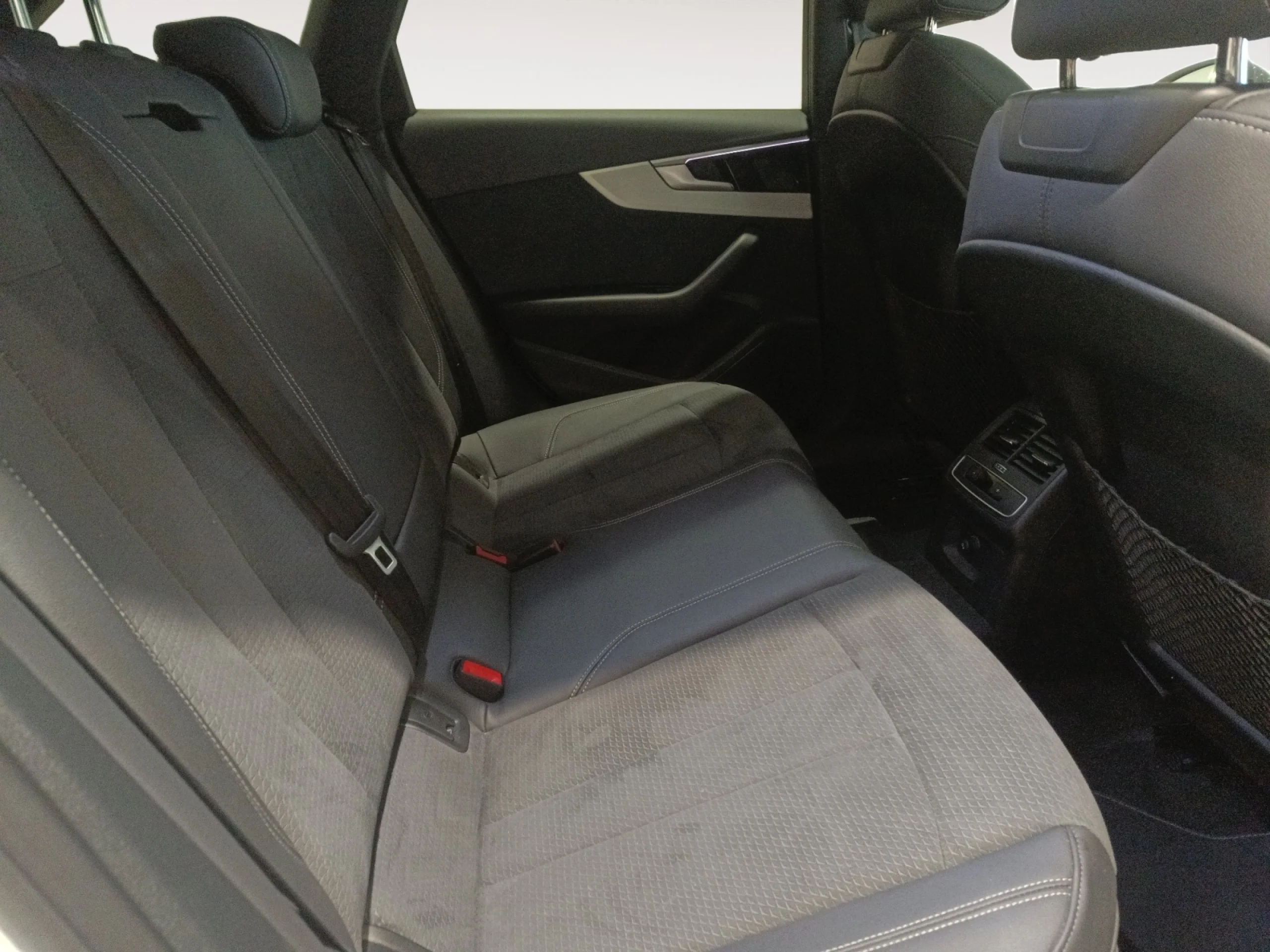 AUDI A4 AVANT S LINE 35 TDI 120KW S TRONIC - Foto 6