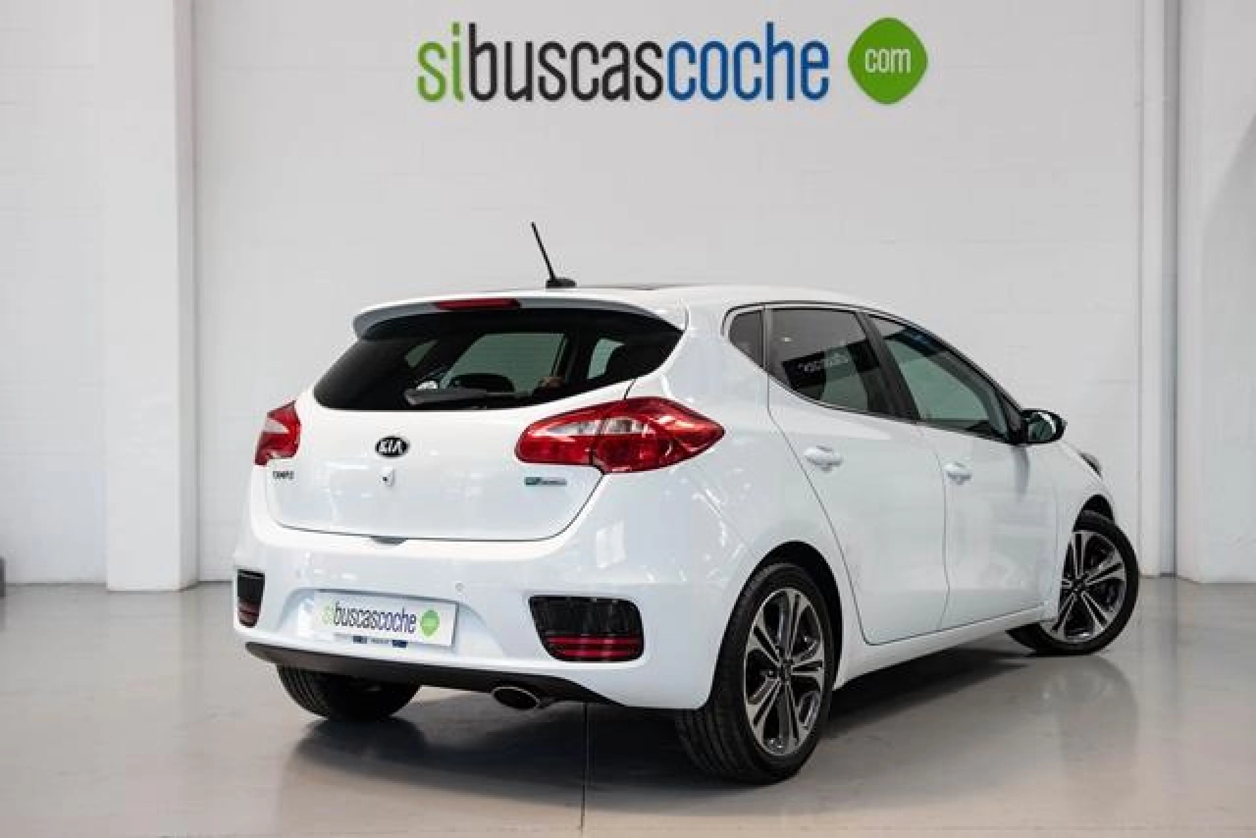 KIA CEE·D 1.6 CRDI VGT 100KW (136CV) X TECH17 - Foto 2