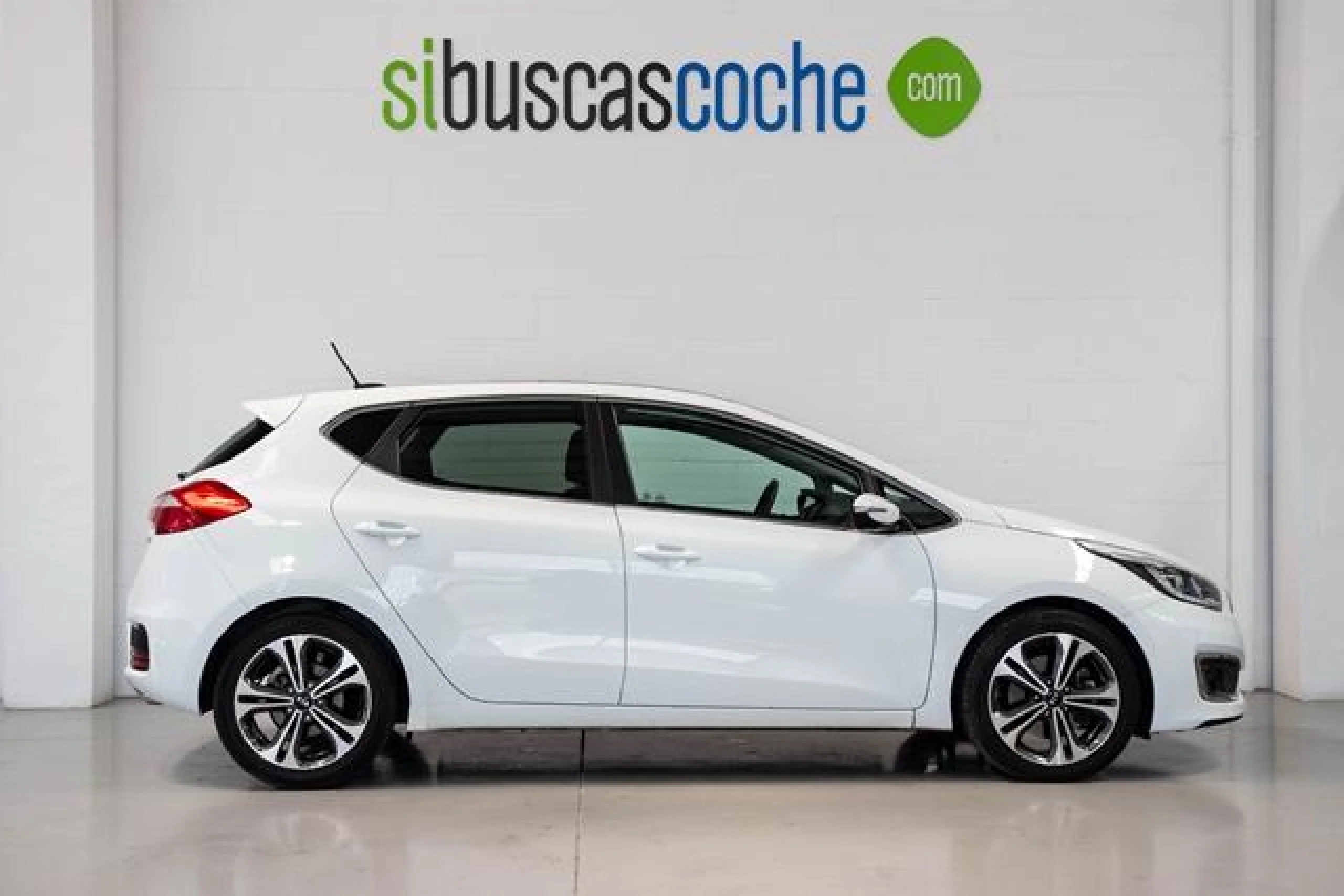 KIA CEE·D 1.6 CRDI VGT 100KW (136CV) X TECH17 - Foto 3