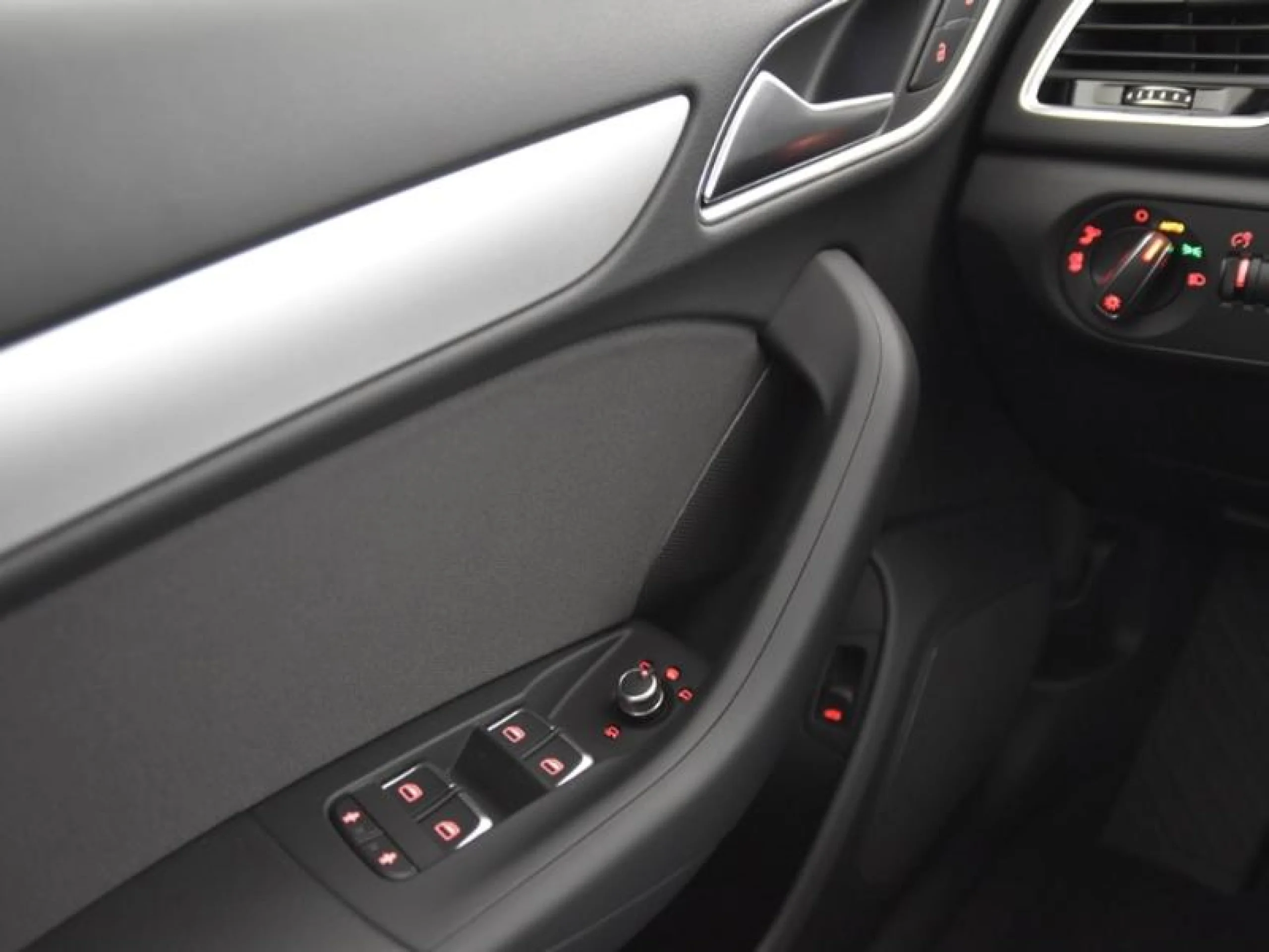 AUDI Q3 SPORT EDITION 2.0 TDI 150CV - Foto 17