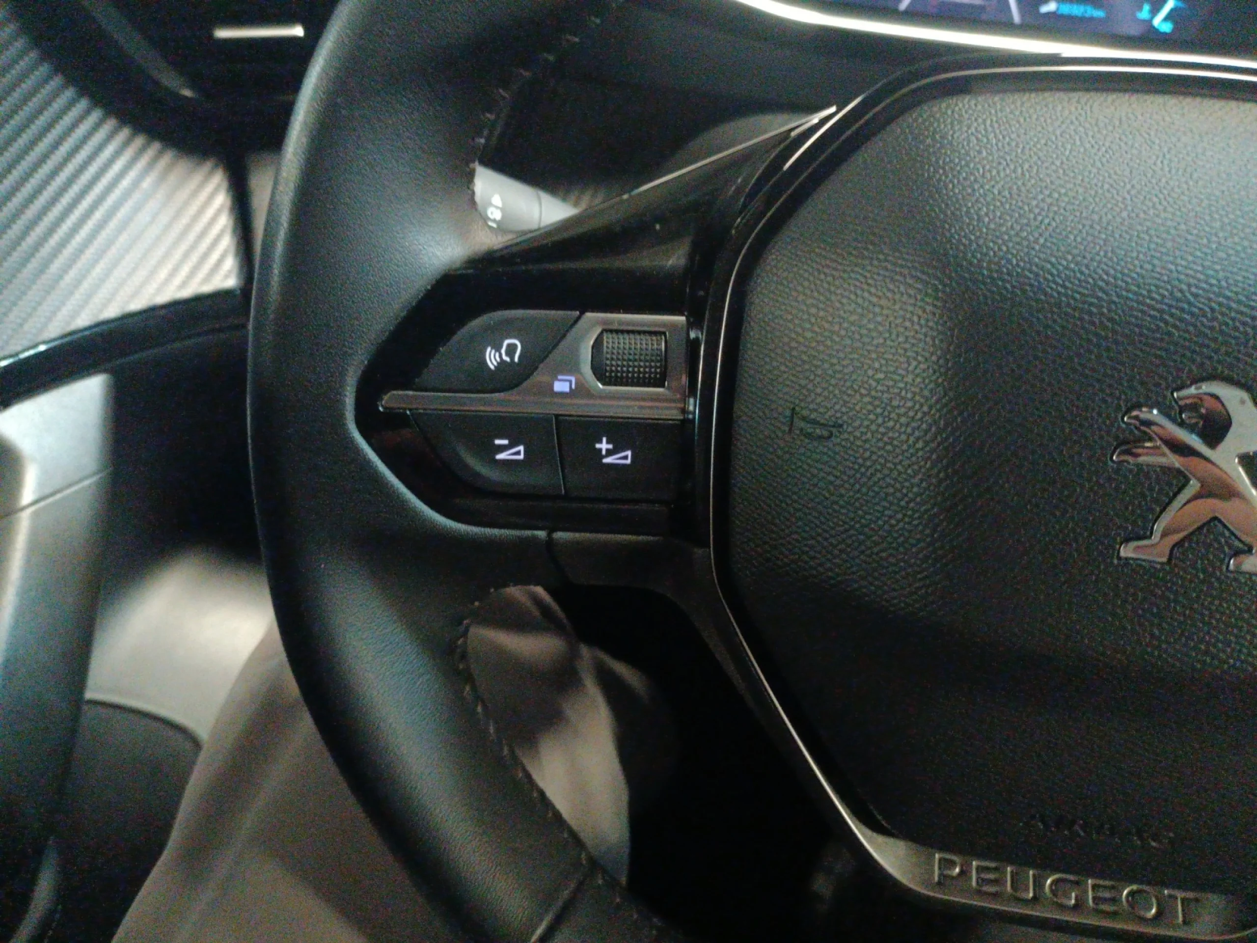 PEUGEOT 2008 ALLURE PACK PURETECH 130 S&S 6 VEL. MAN - Foto 15