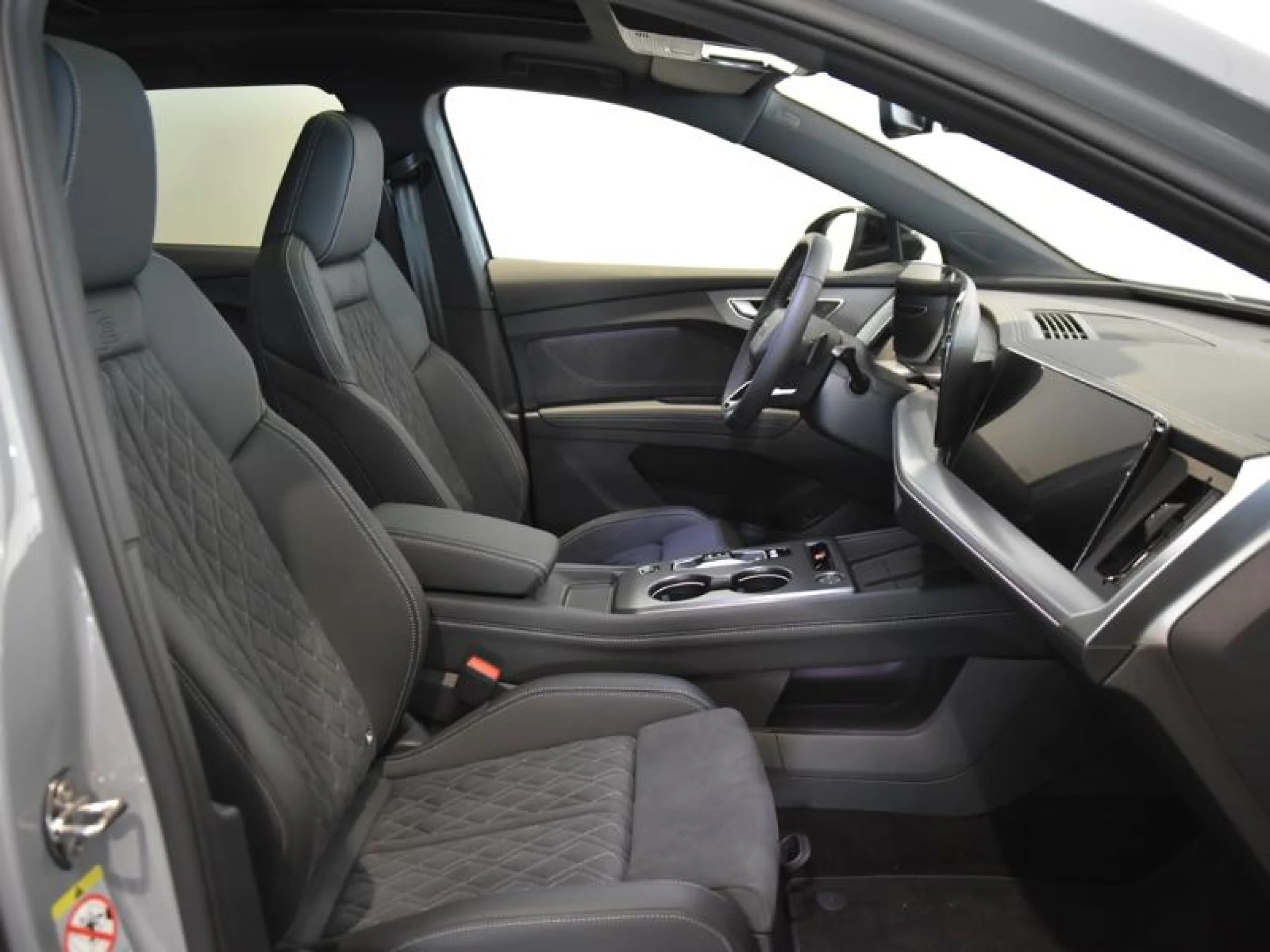 AUDI Q4 E TRON BLACK LINE EDITION 45 E TRON 210KW 82KWH - Foto 6