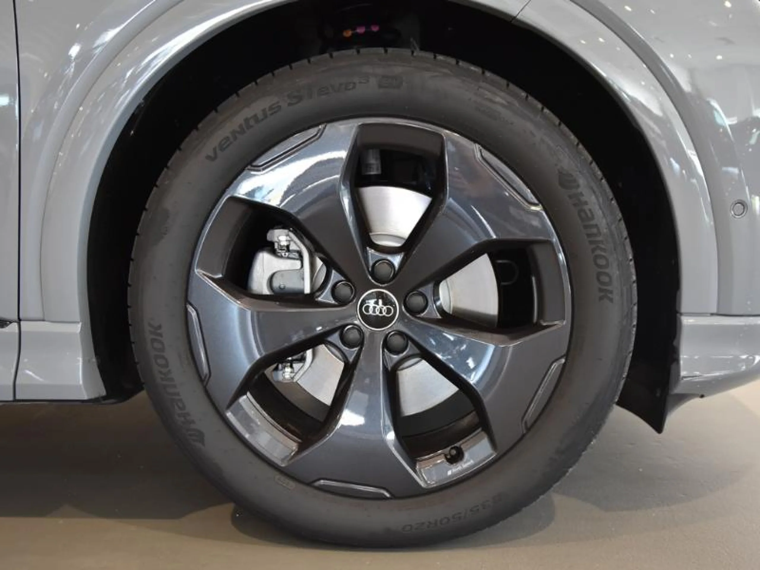 AUDI Q4 E TRON BLACK LINE EDITION 45 E TRON 210KW 82KWH - Foto 8