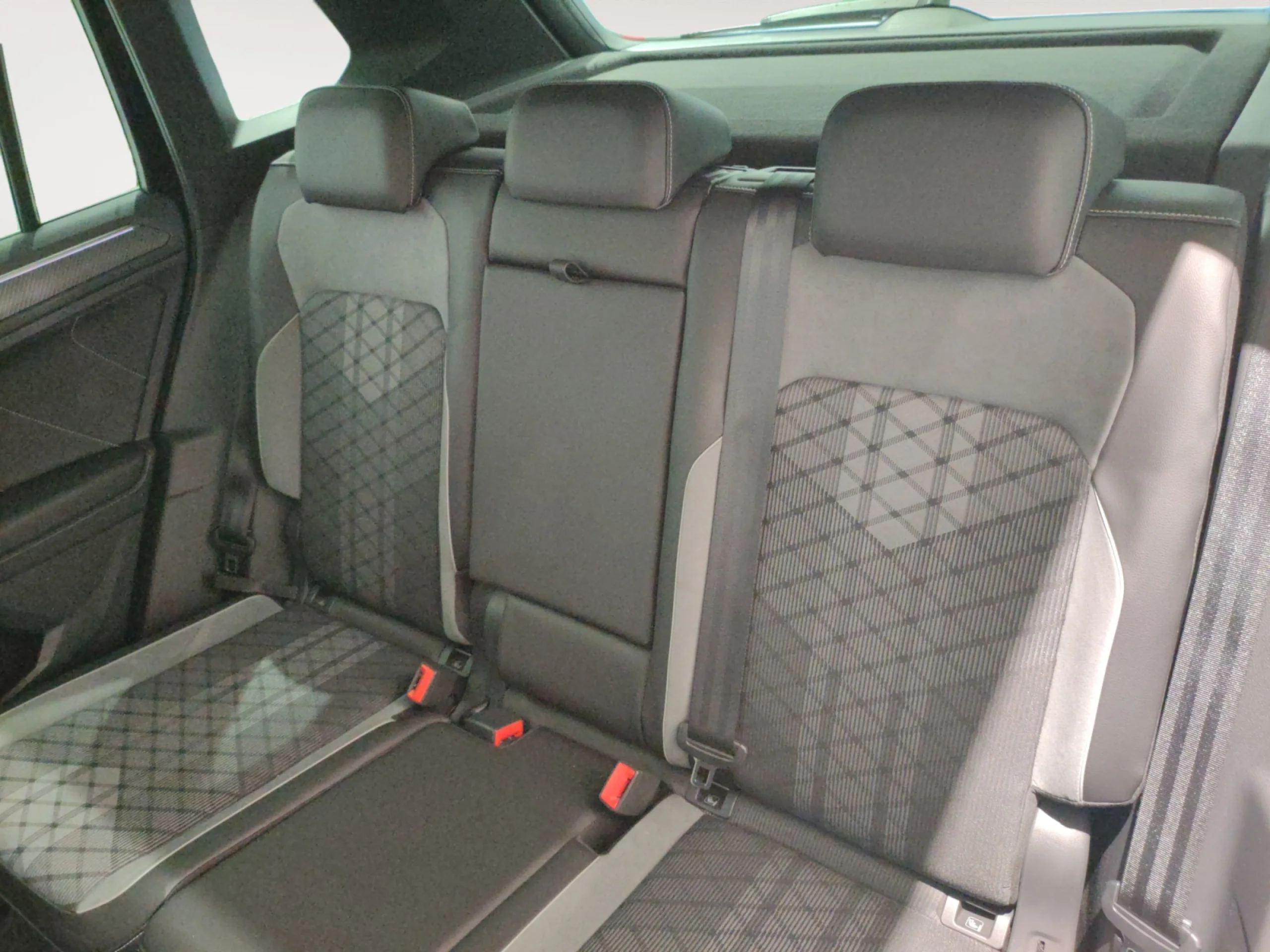 VOLKSWAGEN TIGUAN R LINE 2.0 TDI 110KW (150CV) - Foto 6