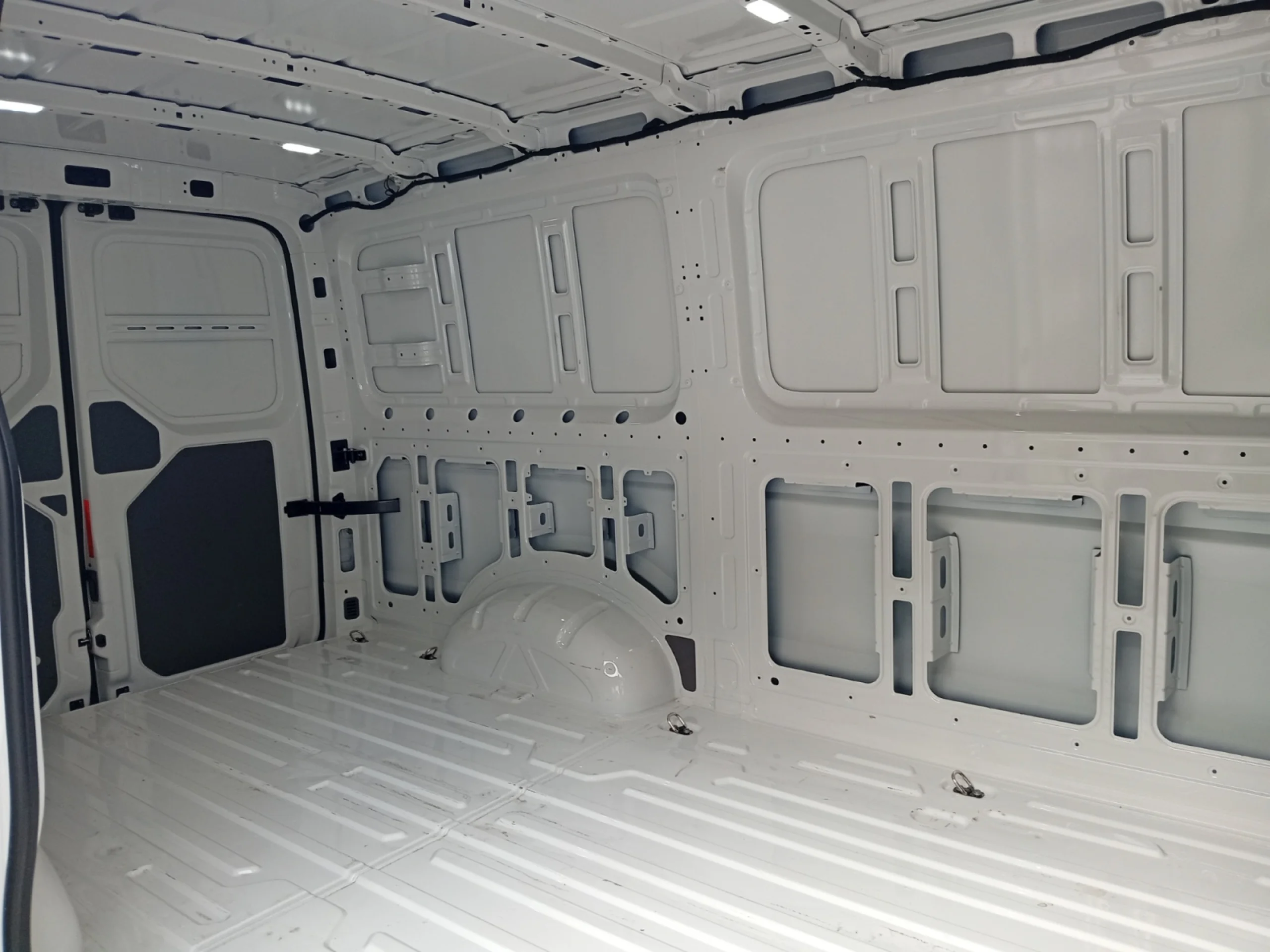 VW COMERCIALES Crafter CRAFTER  35 FURG N  BATALLA MEDIA L3H2 2.0 TDI 4MO 130 KW (177 CV) AUT 8 VEL. 3500 KG - Foto 6