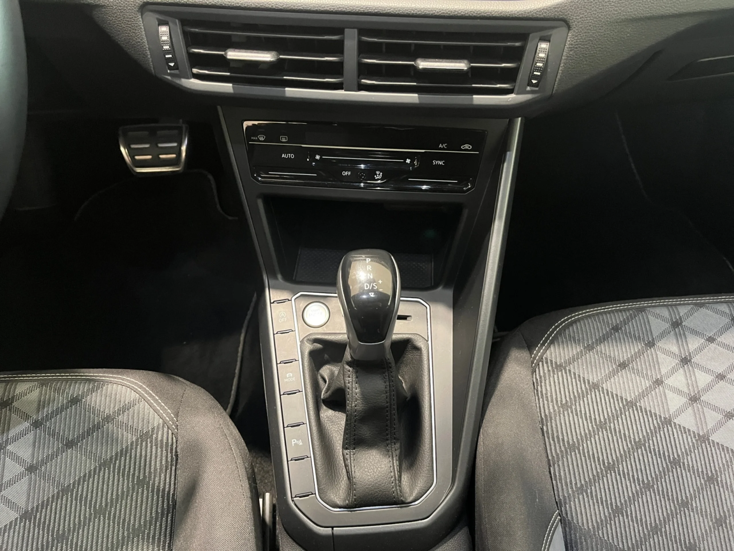 VOLKSWAGEN TAIGO R LINE 1.0 TSI 81KW (110CV) DSG - Foto 13