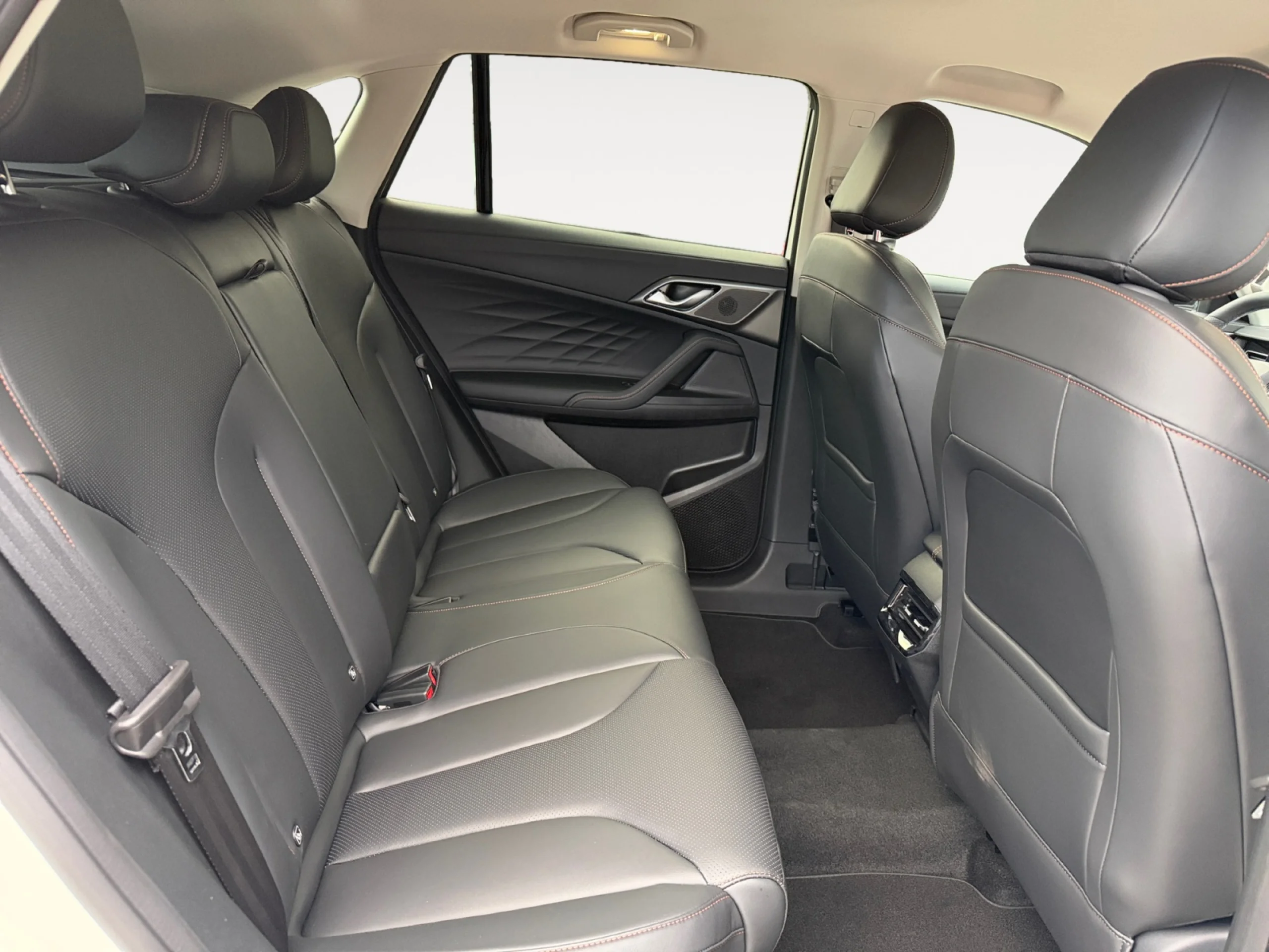 MG HS MG HS HEV 1.5T HEV 2KWH AT 2WD LUX LHD HEATING PACK DARK L WHITE WSD - Foto 6