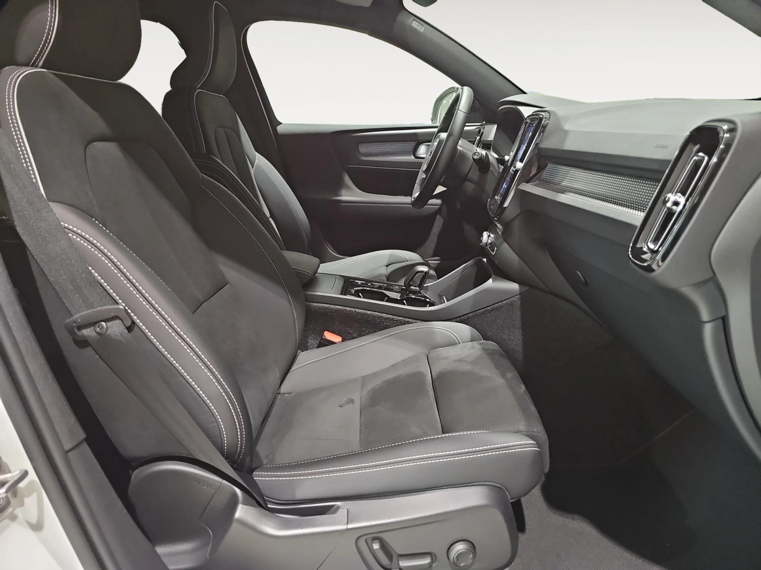 VOLVO XC40 2.0 B3 G PLUS DARK AUTO - Foto 5