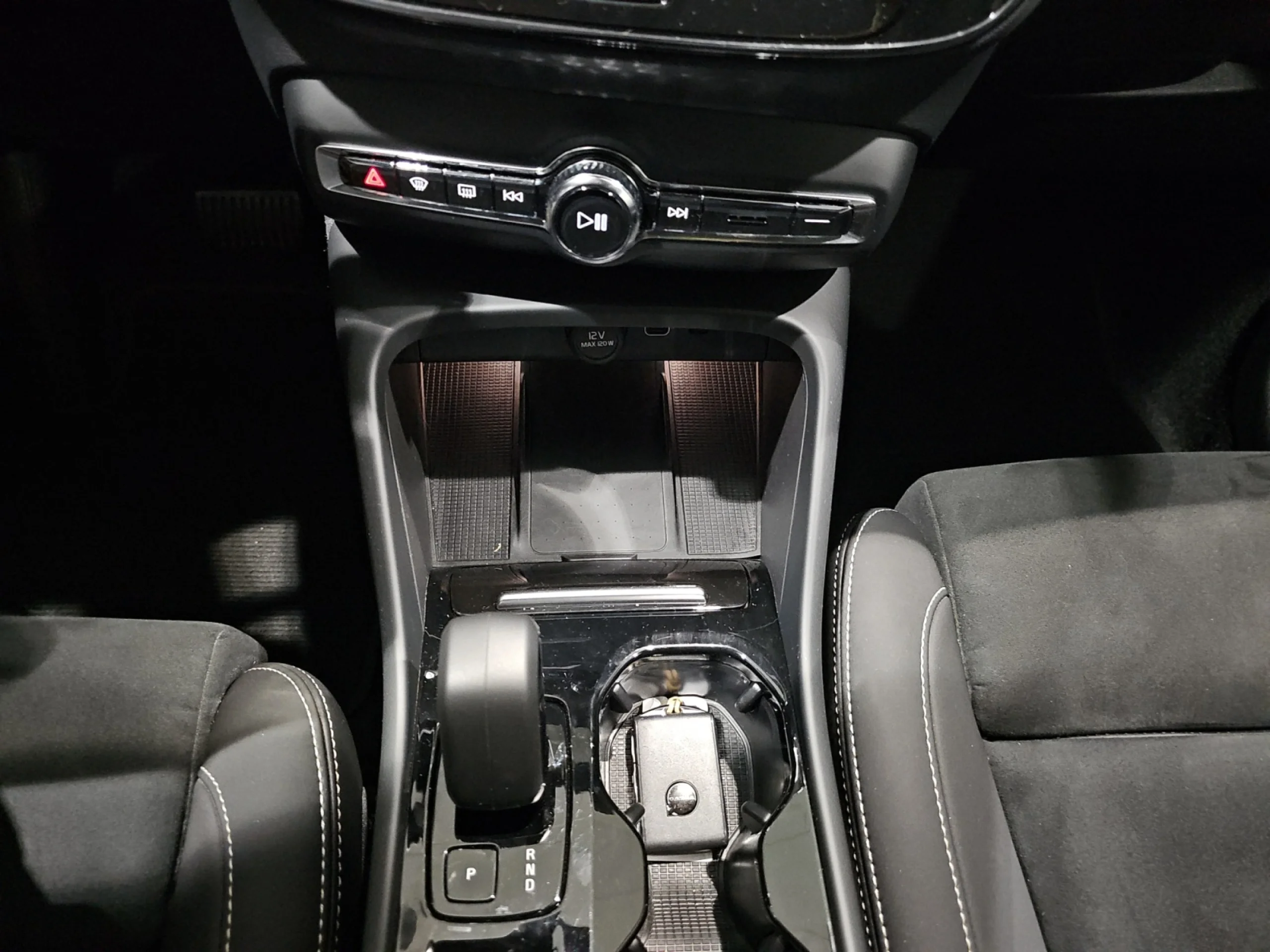 VOLVO XC40 2.0 B3 G PLUS DARK AUTO - Foto 11