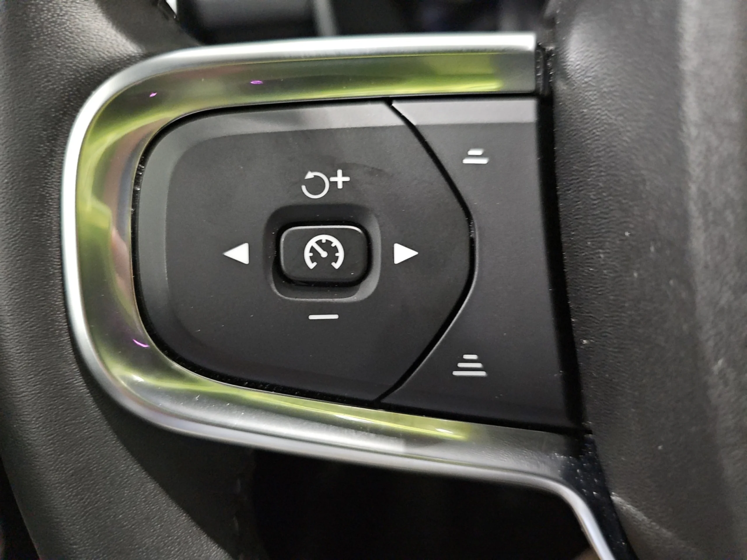 VOLVO XC40 2.0 B3 G PLUS DARK AUTO - Foto 12