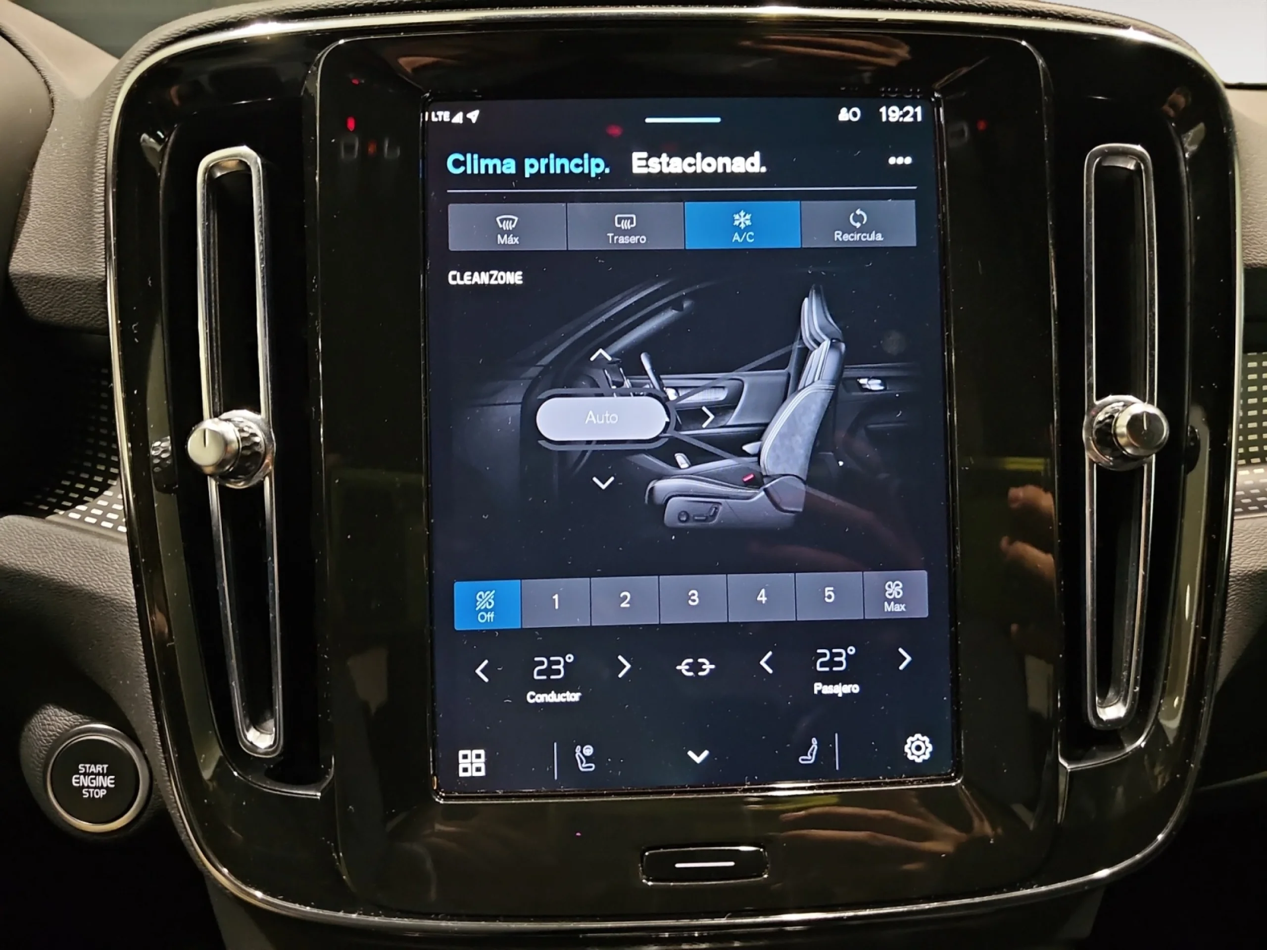 VOLVO XC40 2.0 B3 G PLUS DARK AUTO - Foto 14