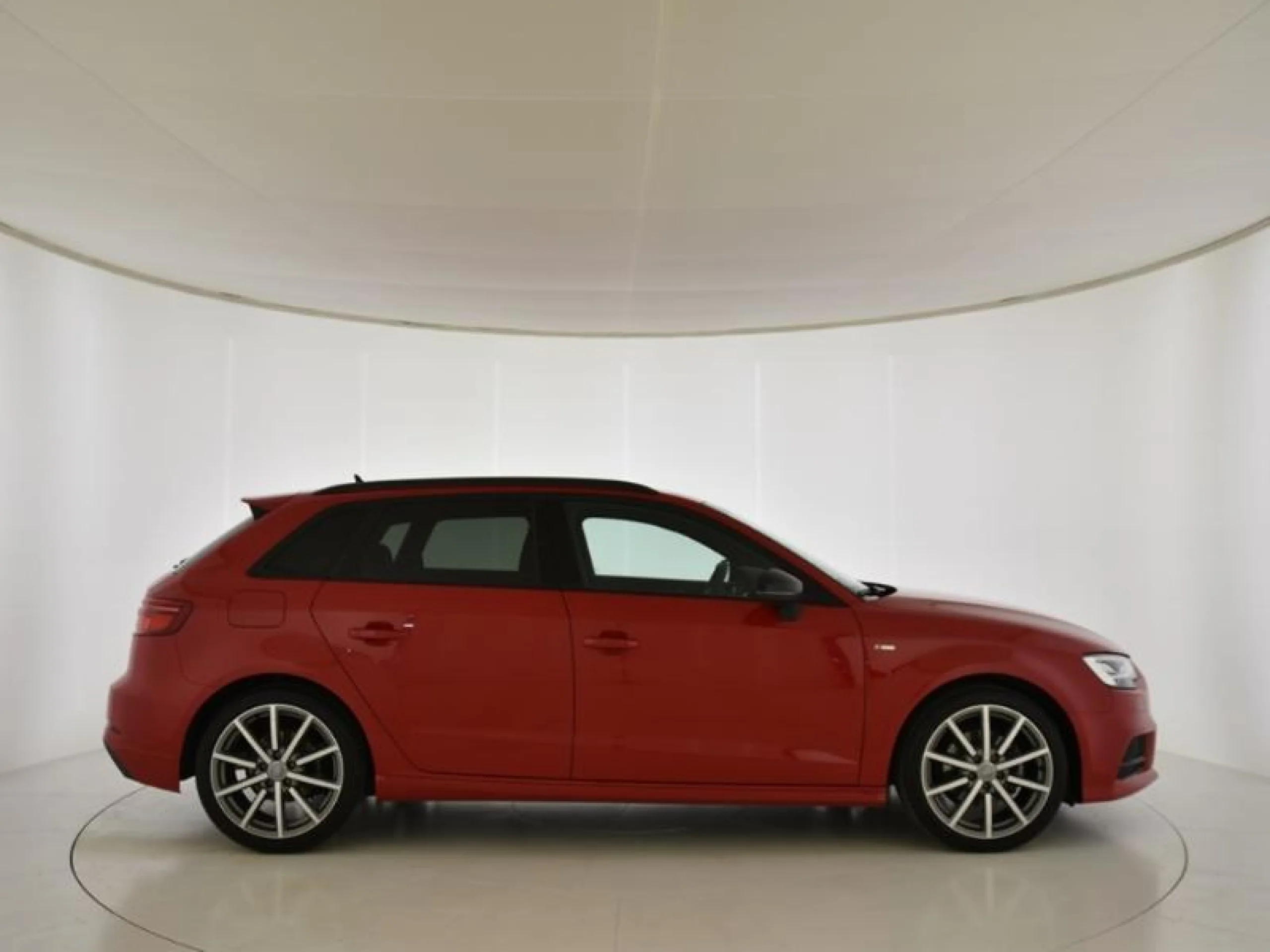 AUDI A3 BLACK LINE 35 TFSI 110KW S TRONIC SPORTB - Foto 3