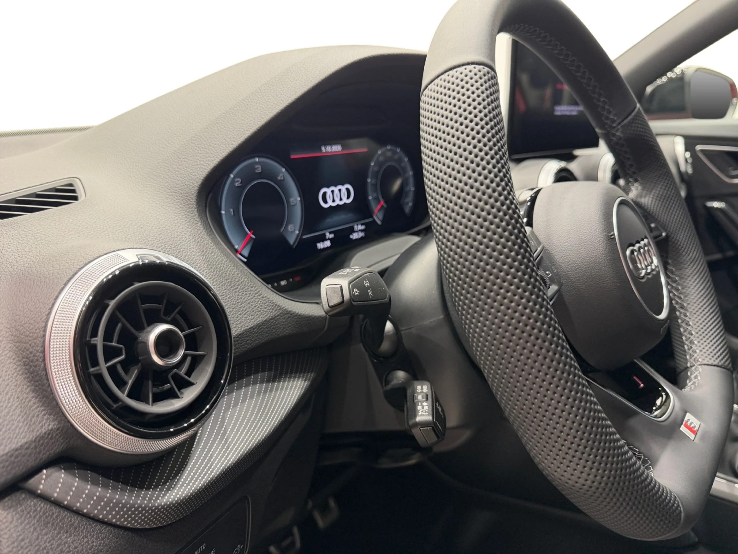 AUDI Q2 ADRENALIN BLACK EDIT 30 TDI 85KW (116CV) - Foto 9