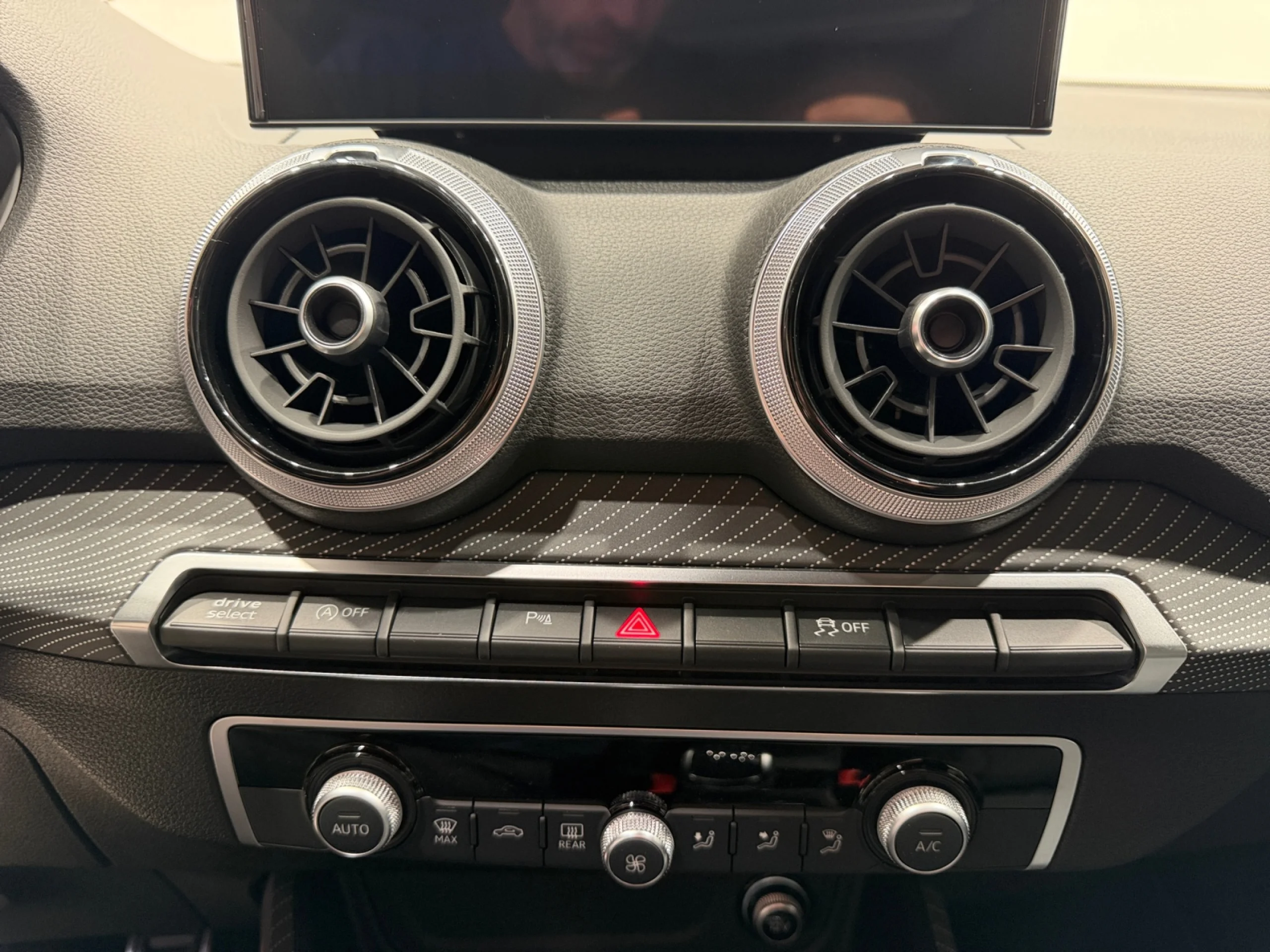 AUDI Q2 ADRENALIN BLACK EDIT 30 TDI 85KW (116CV) - Foto 11
