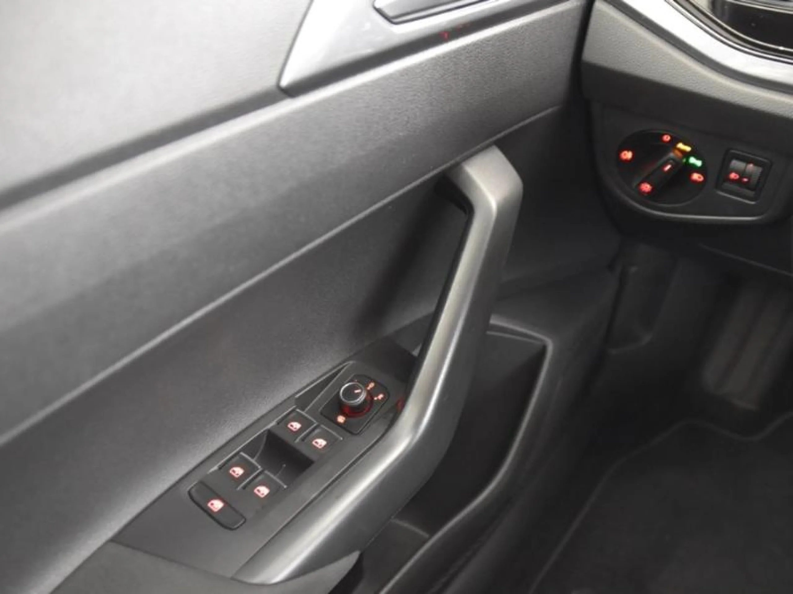 VOLKSWAGEN POLO ADVANCE 1.6 TDI 70KW (95CV) - Foto 16