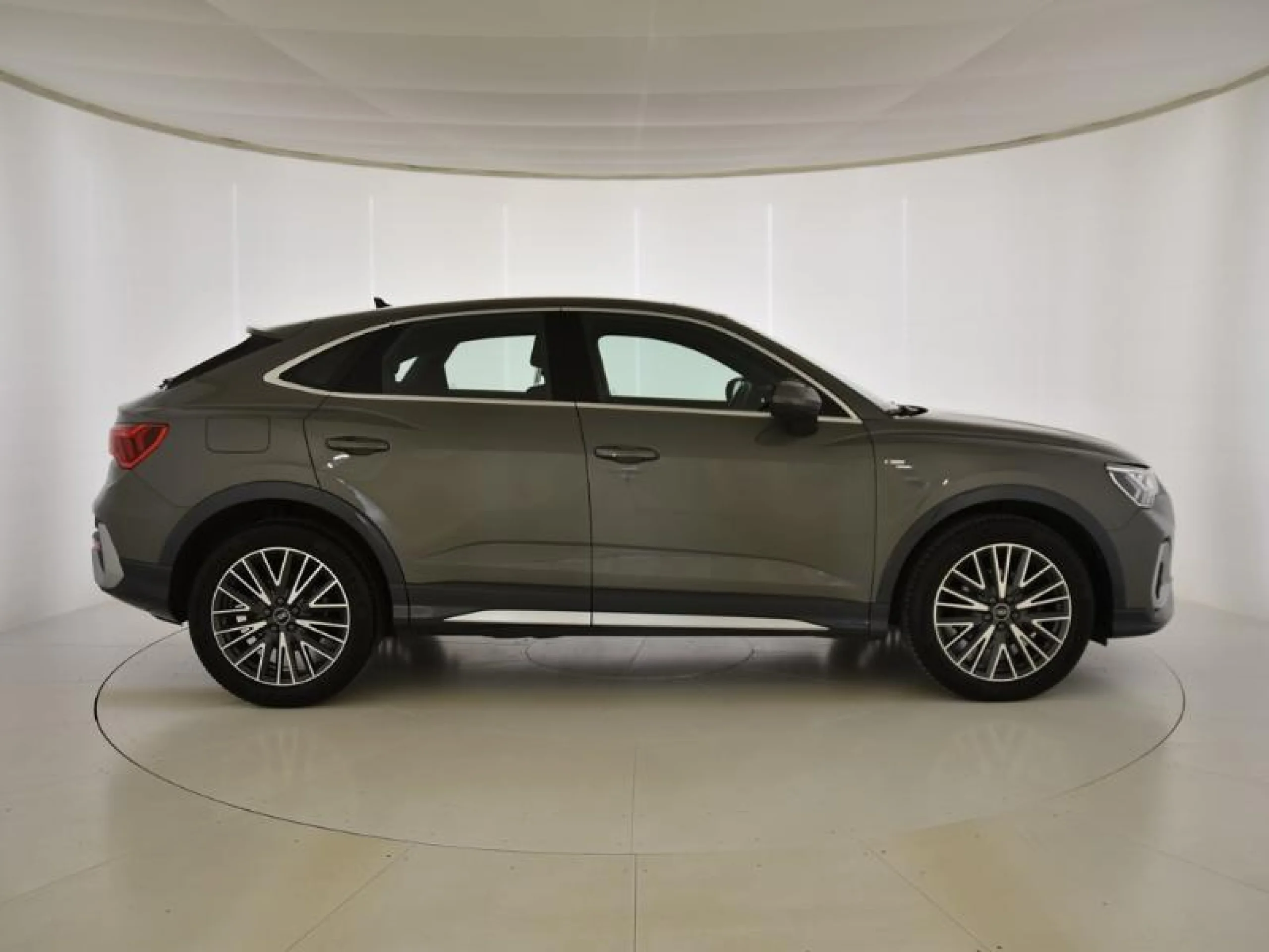AUDI Q3 SPORTBACK S LINE 35 TDI 110KW (150CV) S TRONIC - Foto 3