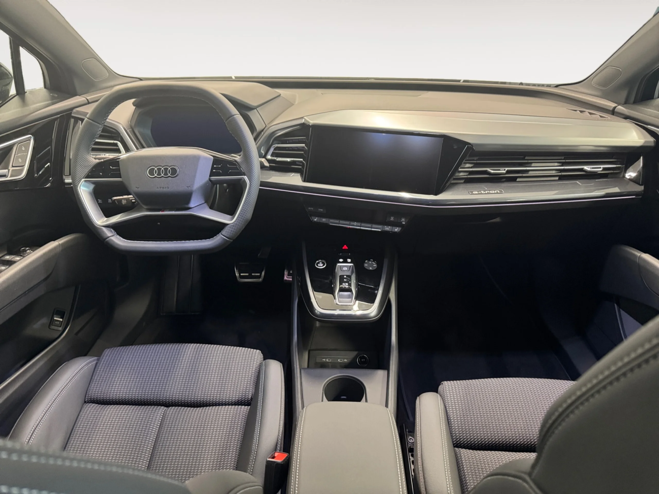 AUDI Q4 E TRON GENUINE EDITION 45 E TRON 210KW 82KWH - Foto 4