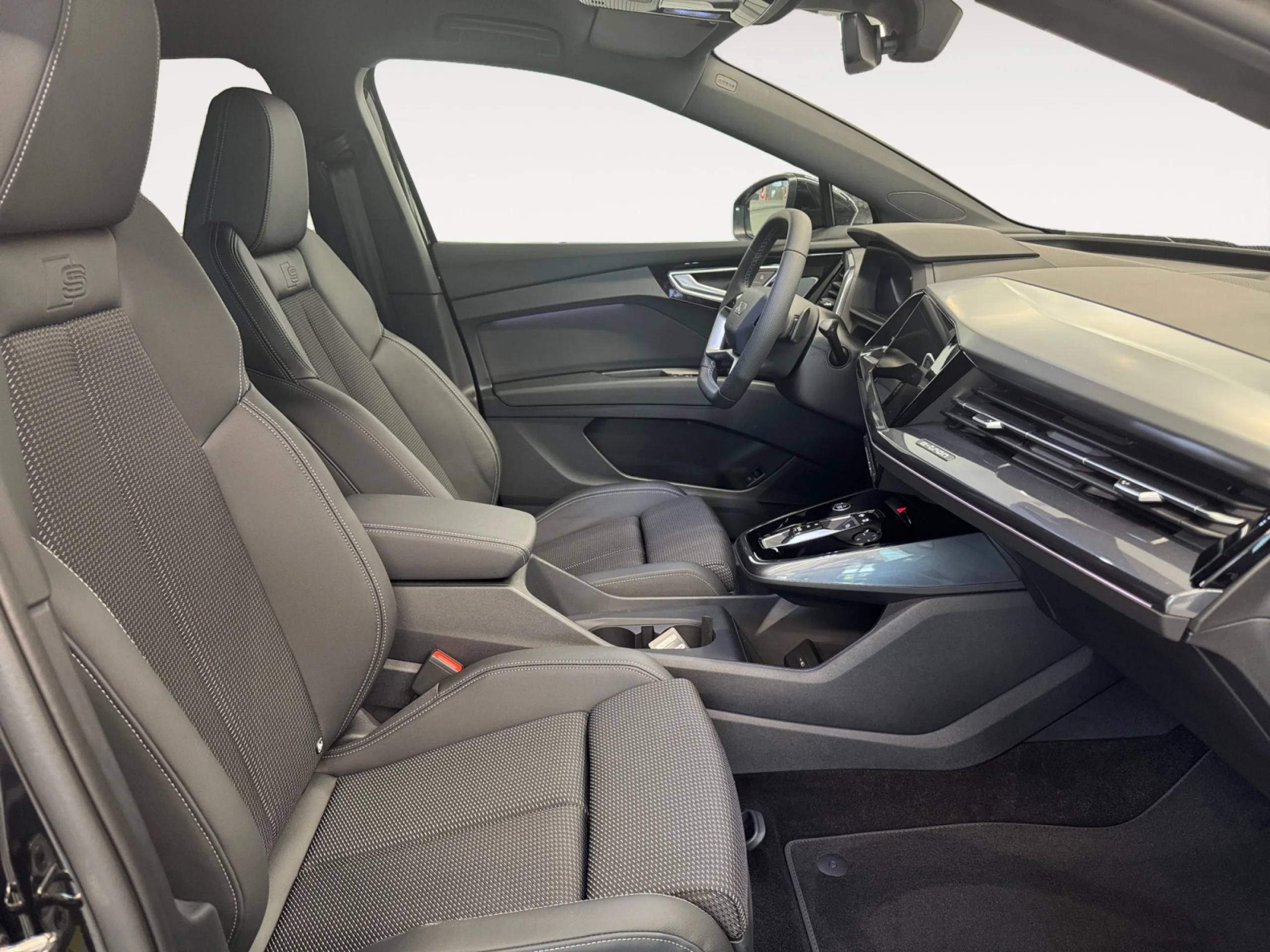 AUDI Q4 E TRON GENUINE EDITION 45 E TRON 210KW 82KWH - Foto 5
